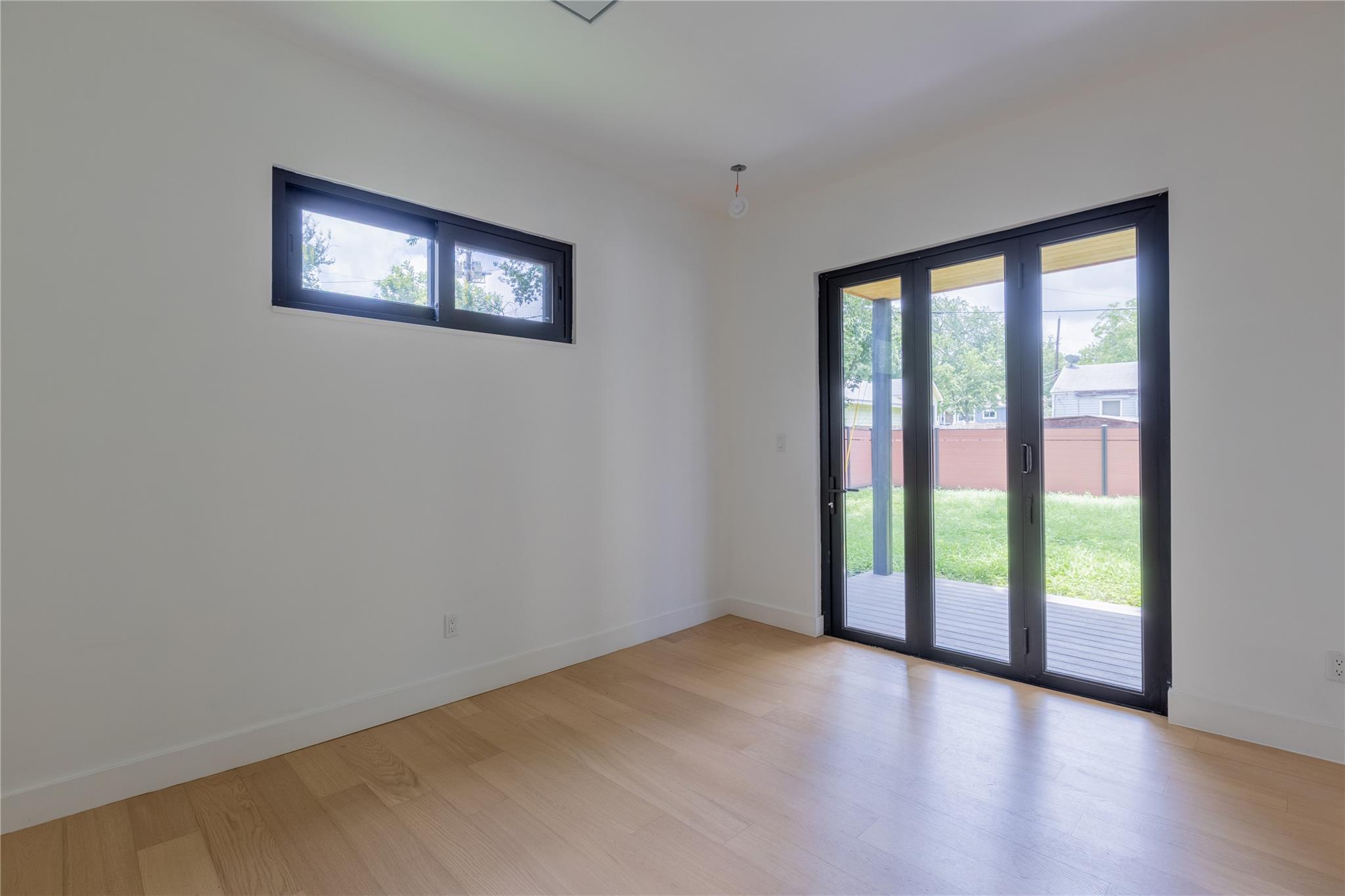 2945 Moss St Property Photo 27