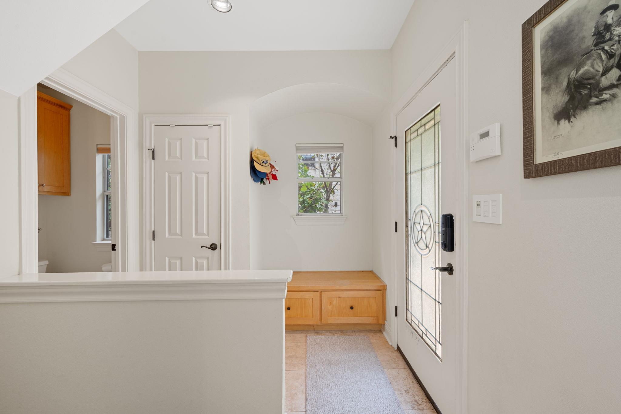 601 Upson St #d Property Photo 3