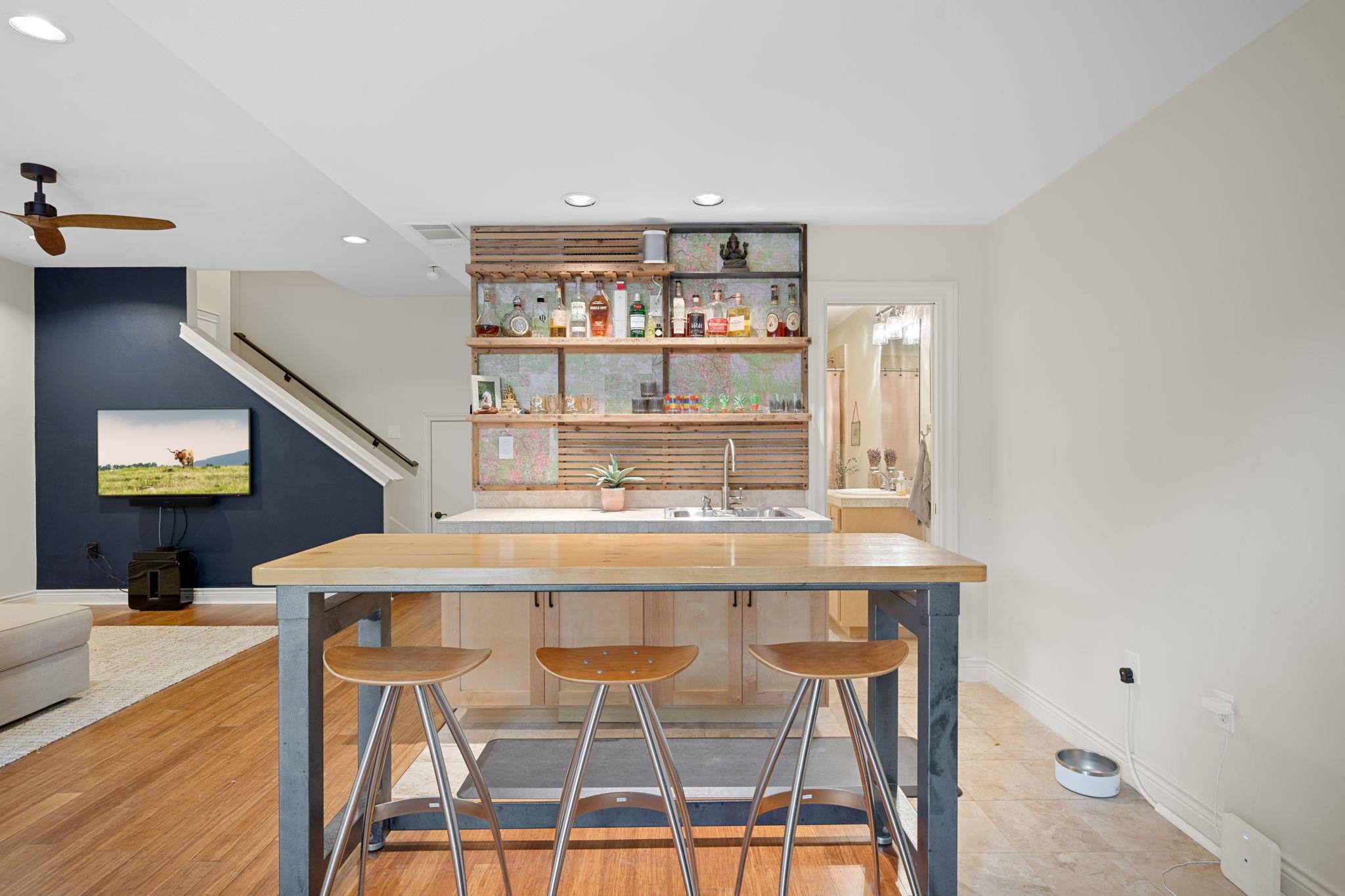 601 Upson St #d Property Photo 15