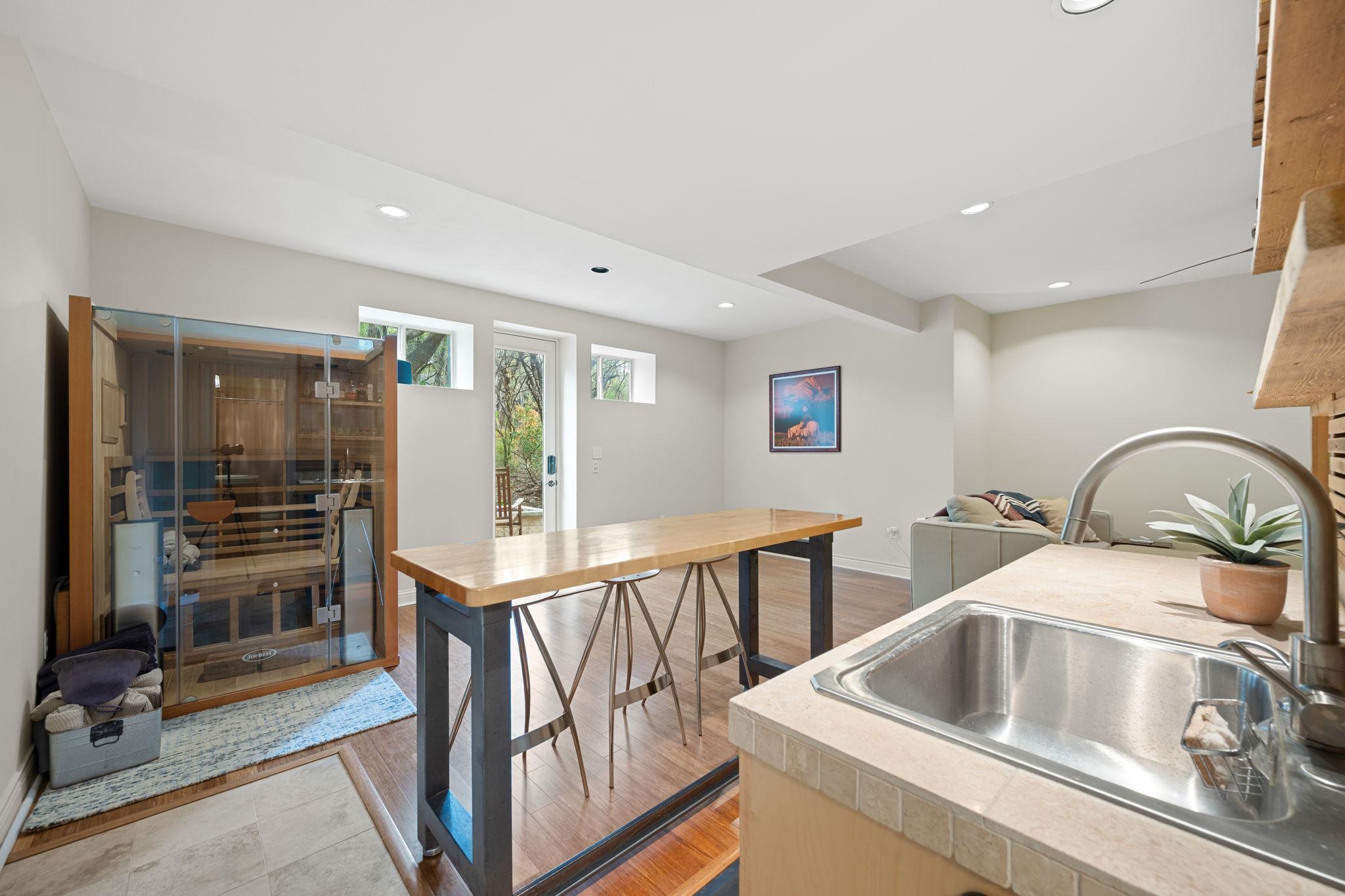 601 Upson St #d Property Photo 16