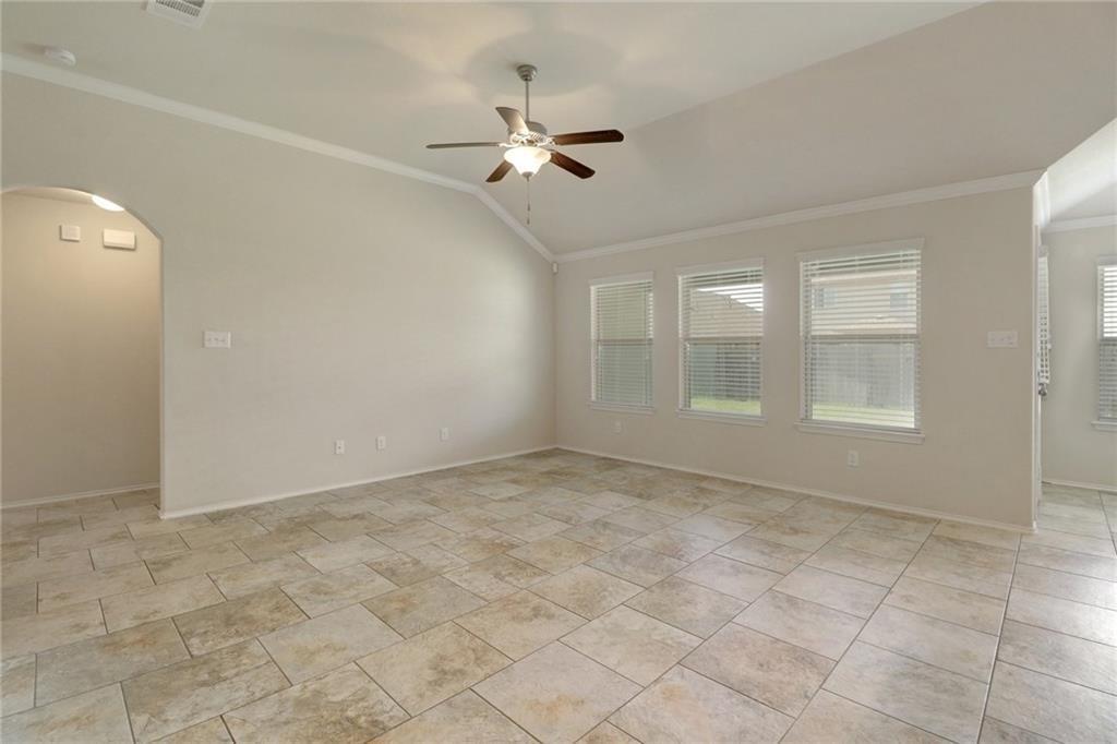 330 Briar Park Dr Property Photo 6