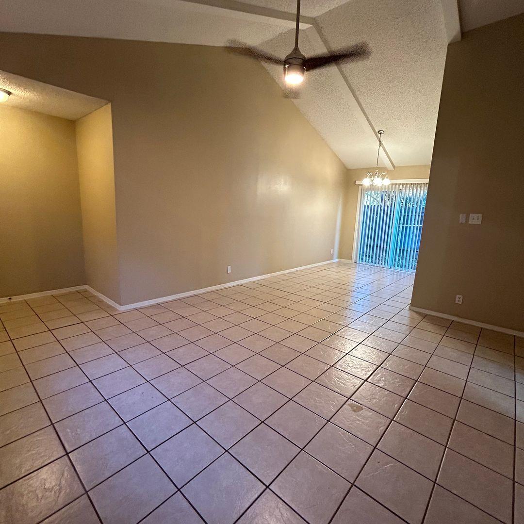 7208 Creekside Dr #c Property Photo 2