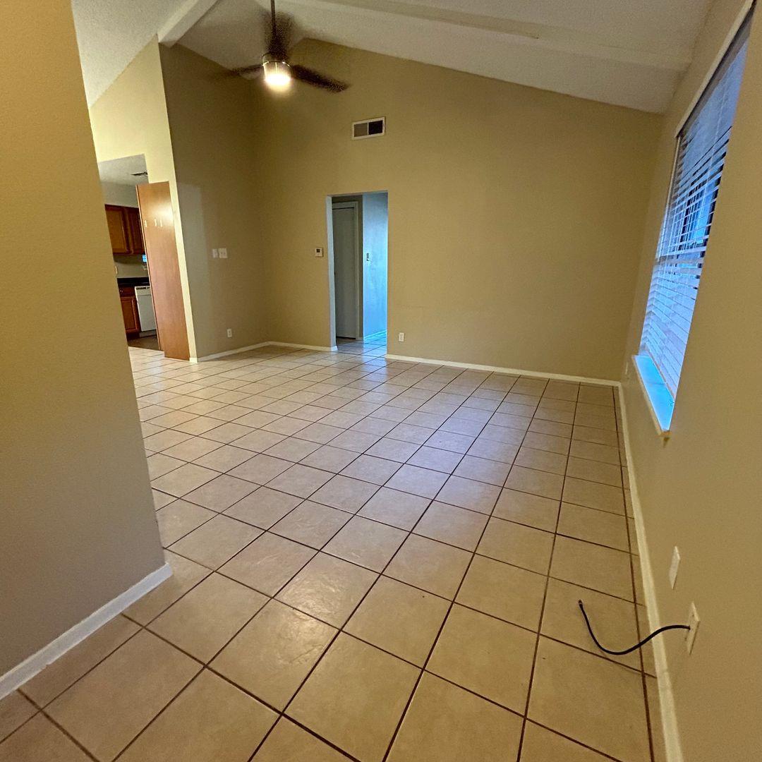 7208 Creekside Dr #c Property Photo 3