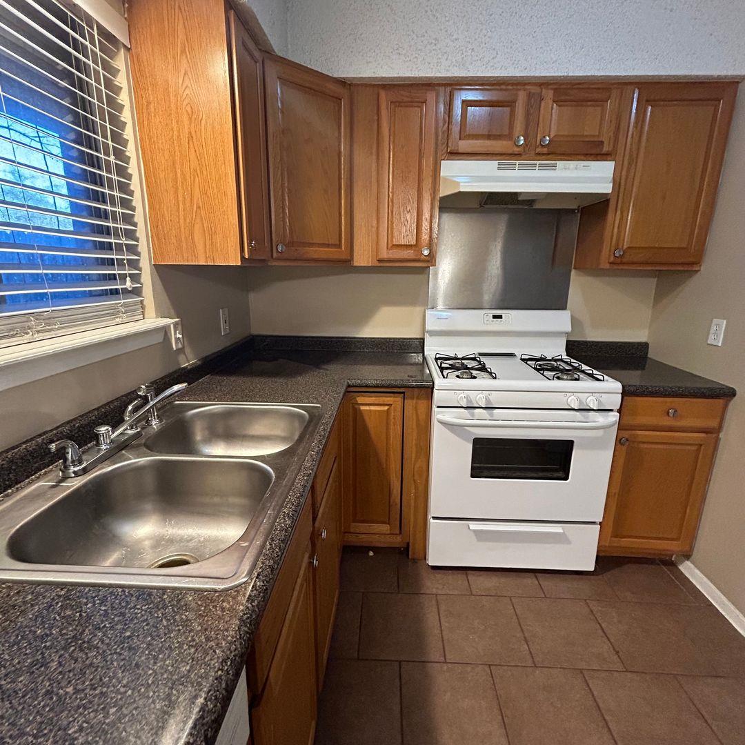 7208 Creekside Dr #c Property Photo 4