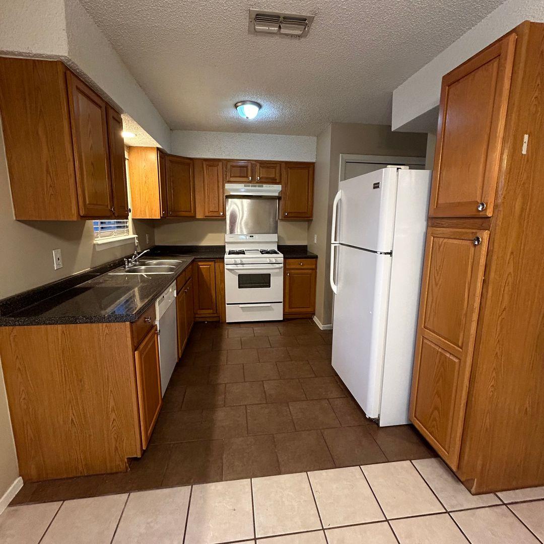 7208 Creekside Dr #c Property Photo 5
