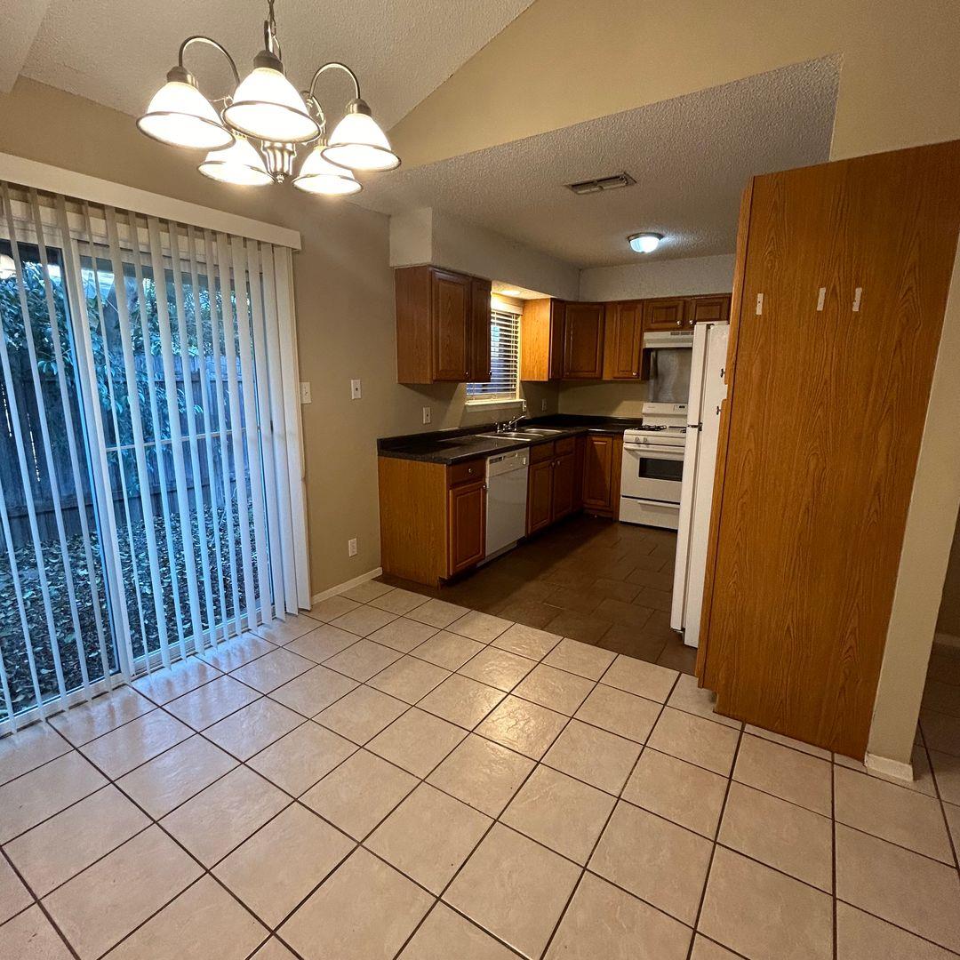 7208 Creekside Dr #c Property Photo 6