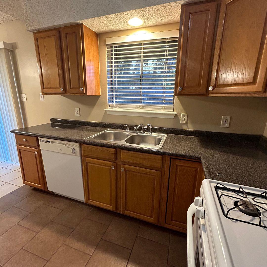7208 Creekside Dr #c Property Photo 7