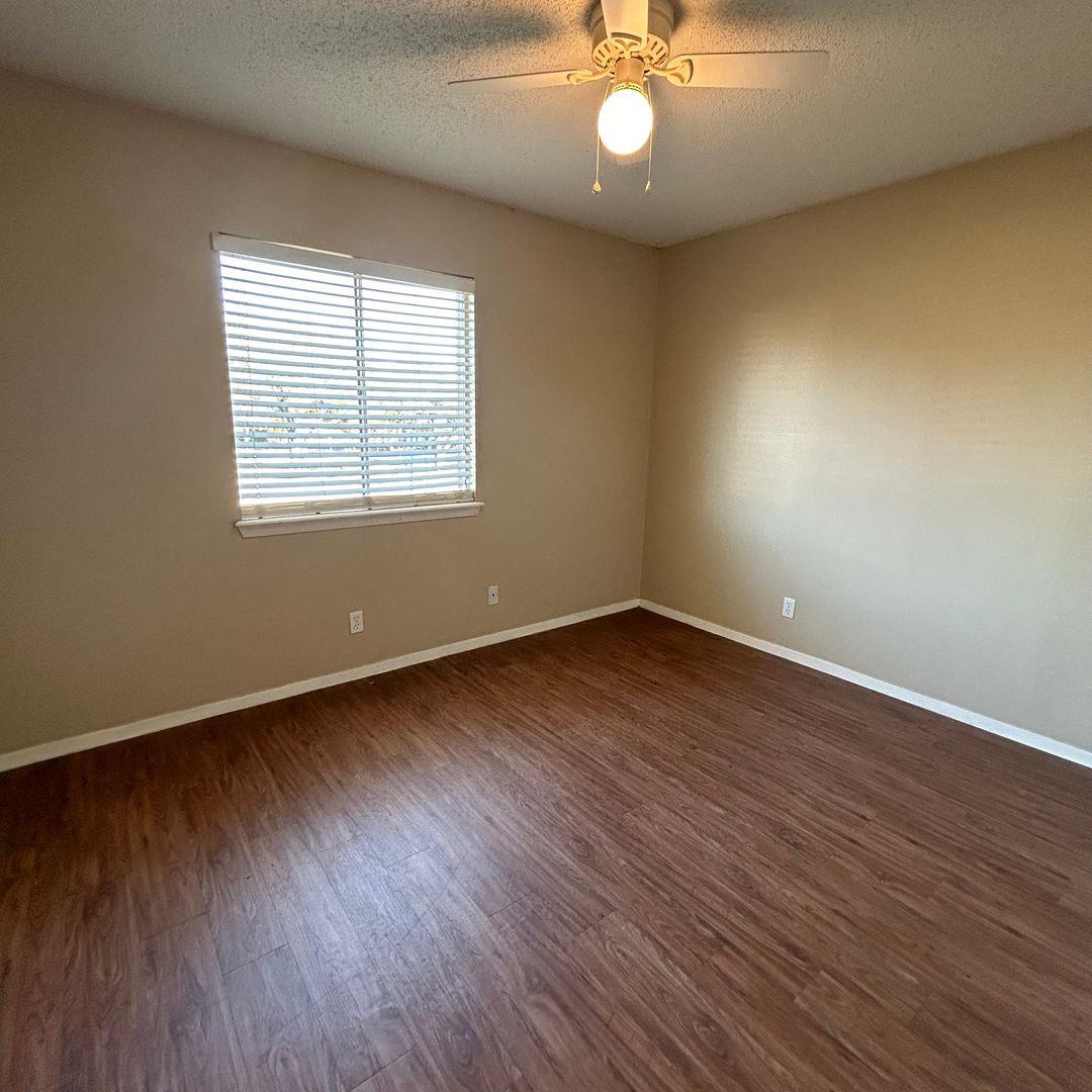 7208 Creekside Dr #c Property Photo 8