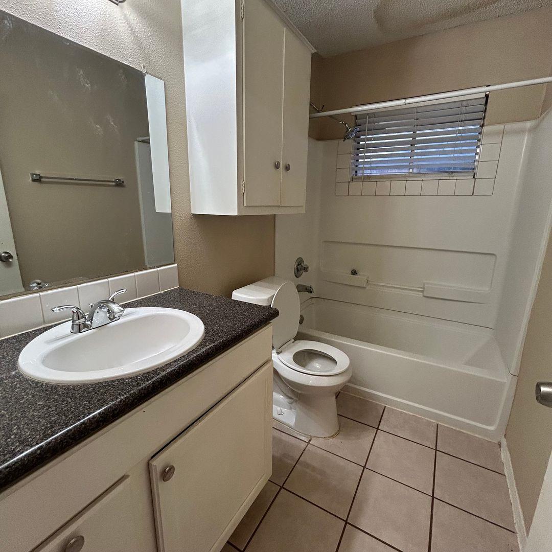 7208 Creekside Dr #c Property Photo 9