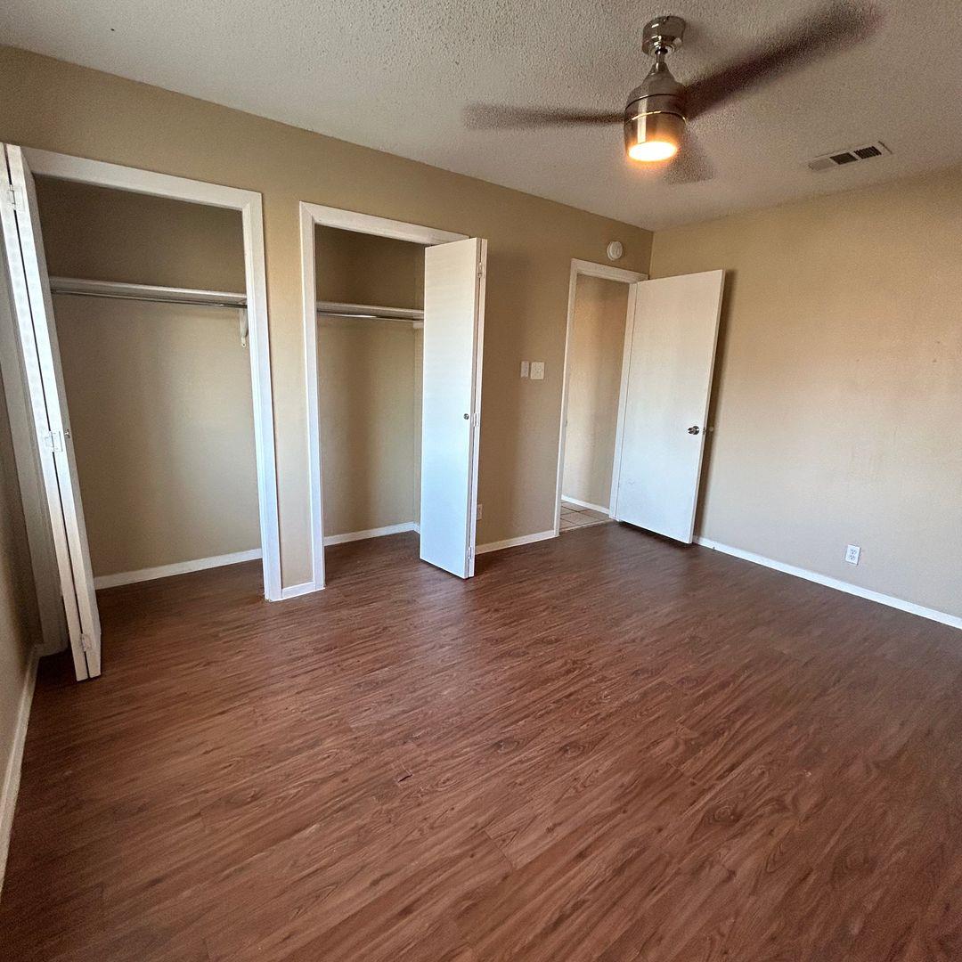 7208 Creekside Dr #c Property Photo 11