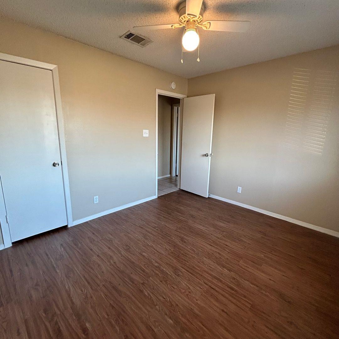 7208 Creekside Dr #c Property Photo 12