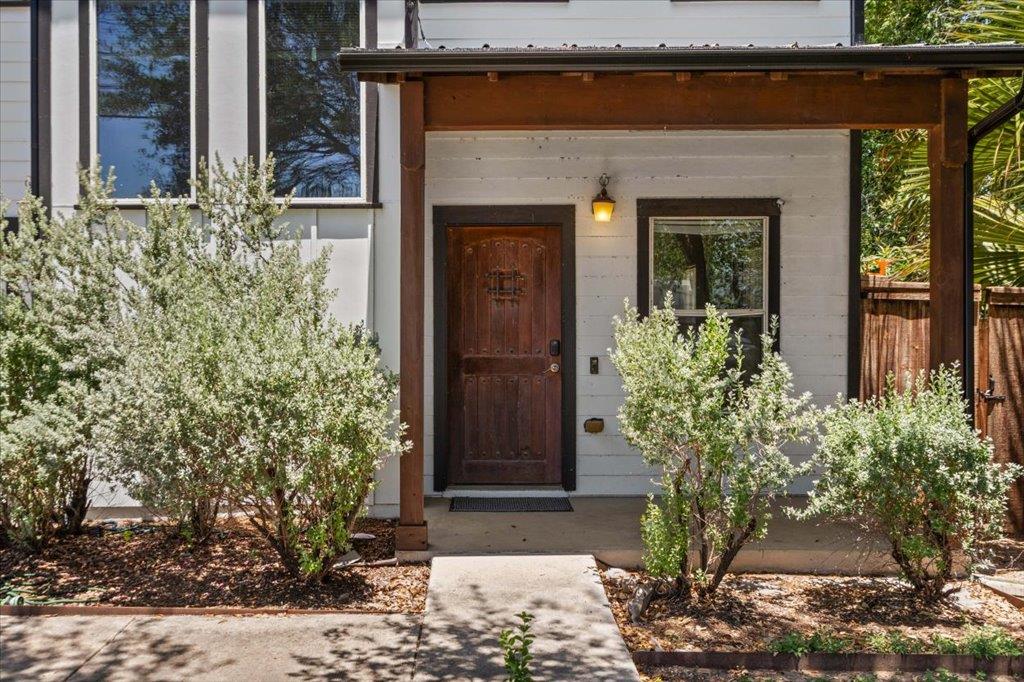 3304 E 5th St #b Property Photo 1