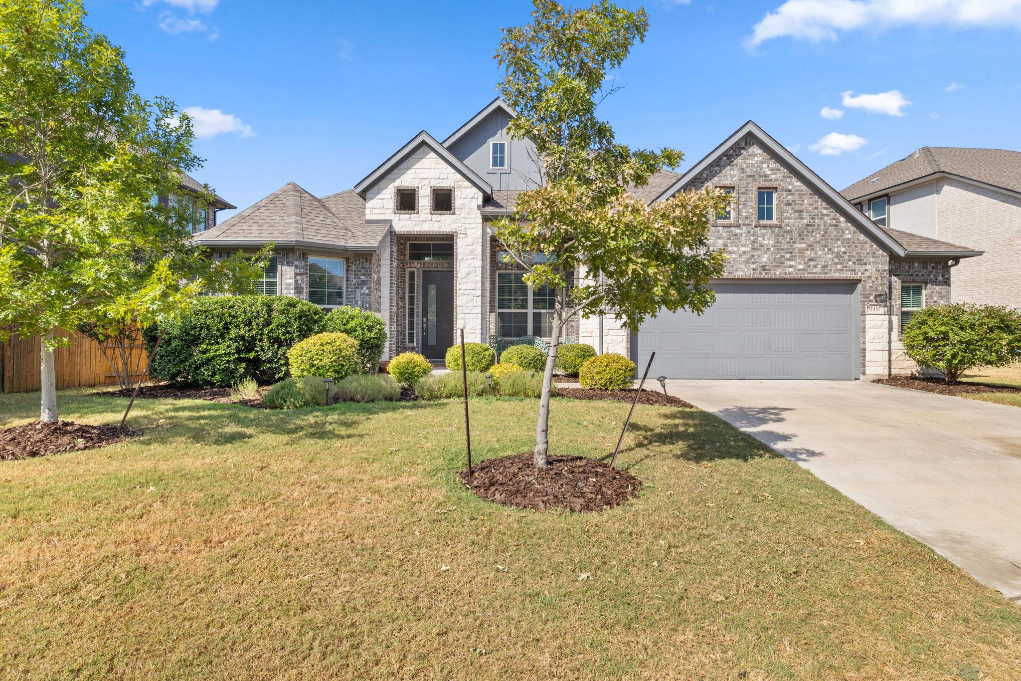 2332 Airport Dr Property Photo 1