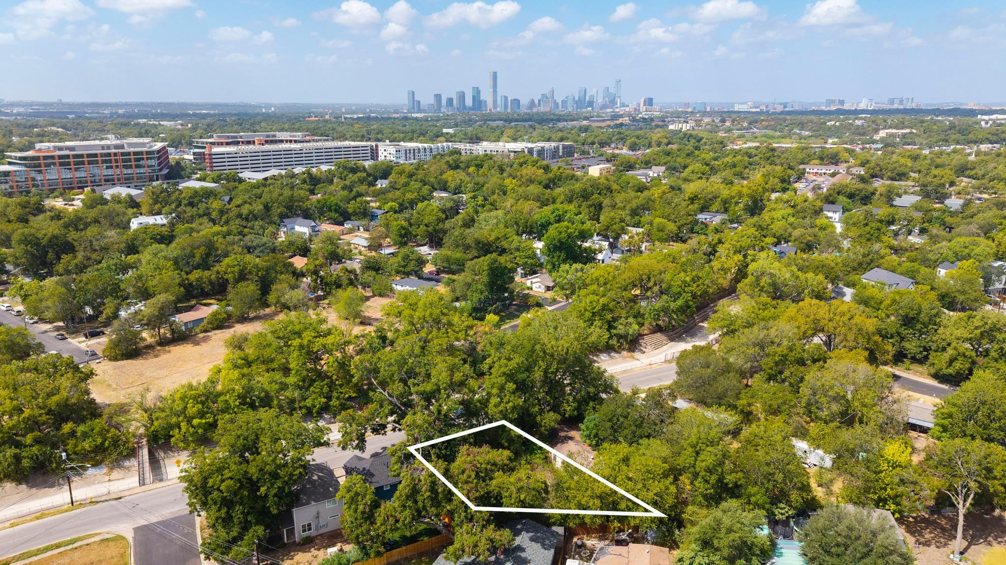 4910 Sara Dr Property Photo 3