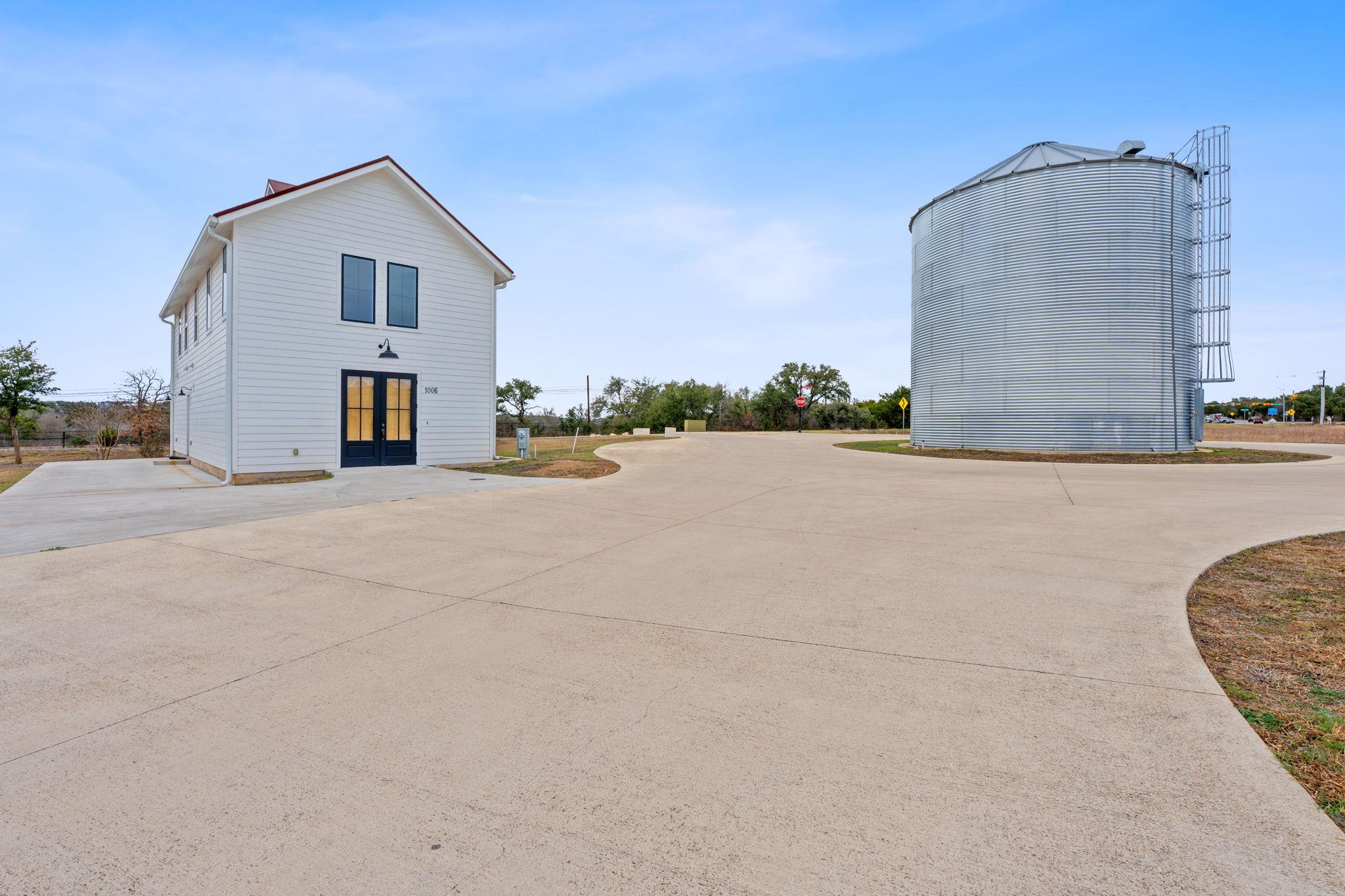 1006 Frost Ave Property Photo 1