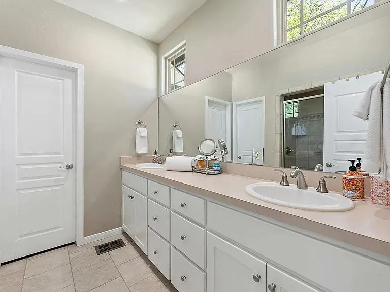 606 Fletcher St Property Photo 36
