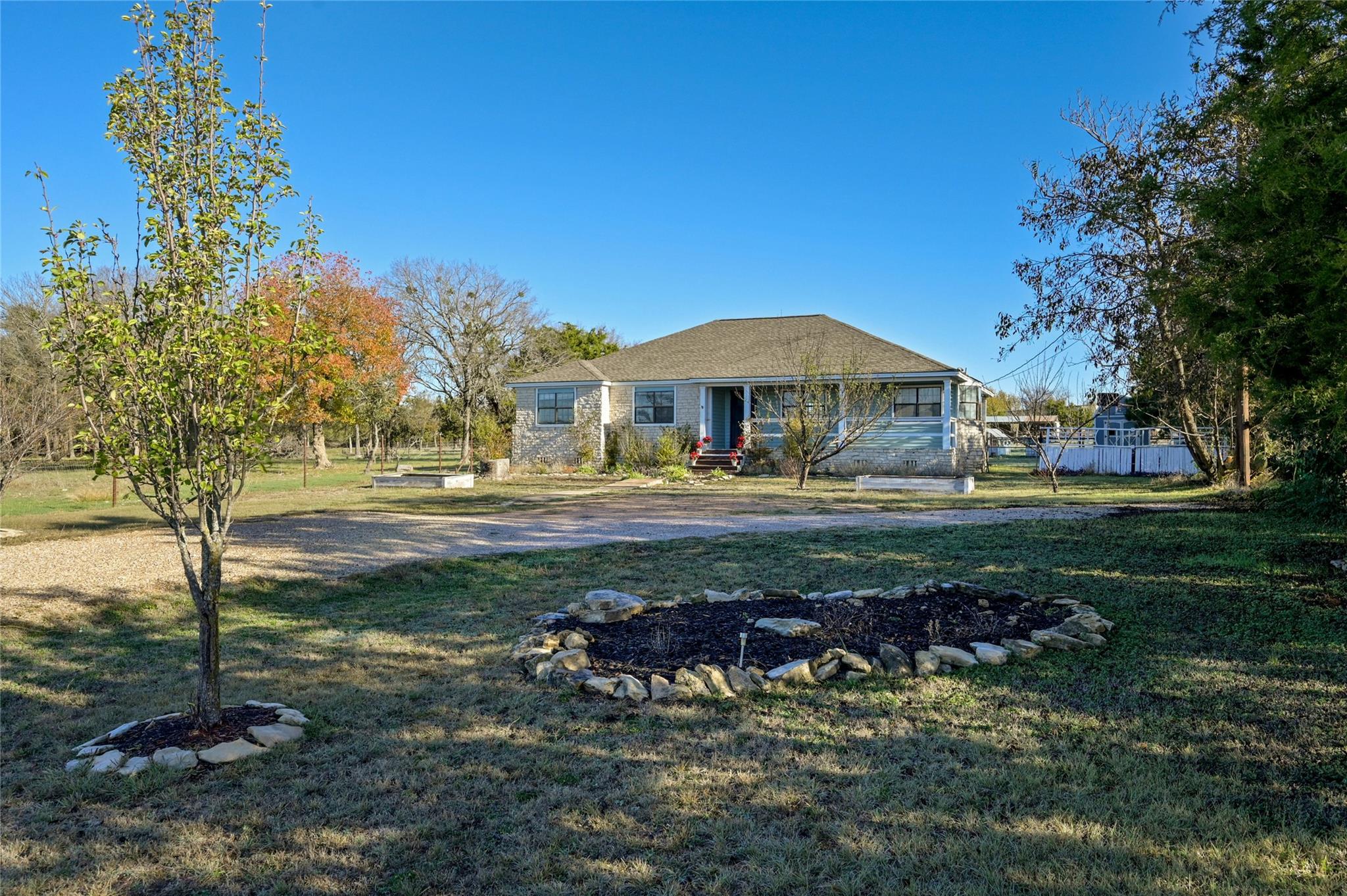 105 Deep Lake Cir Property Photo 2