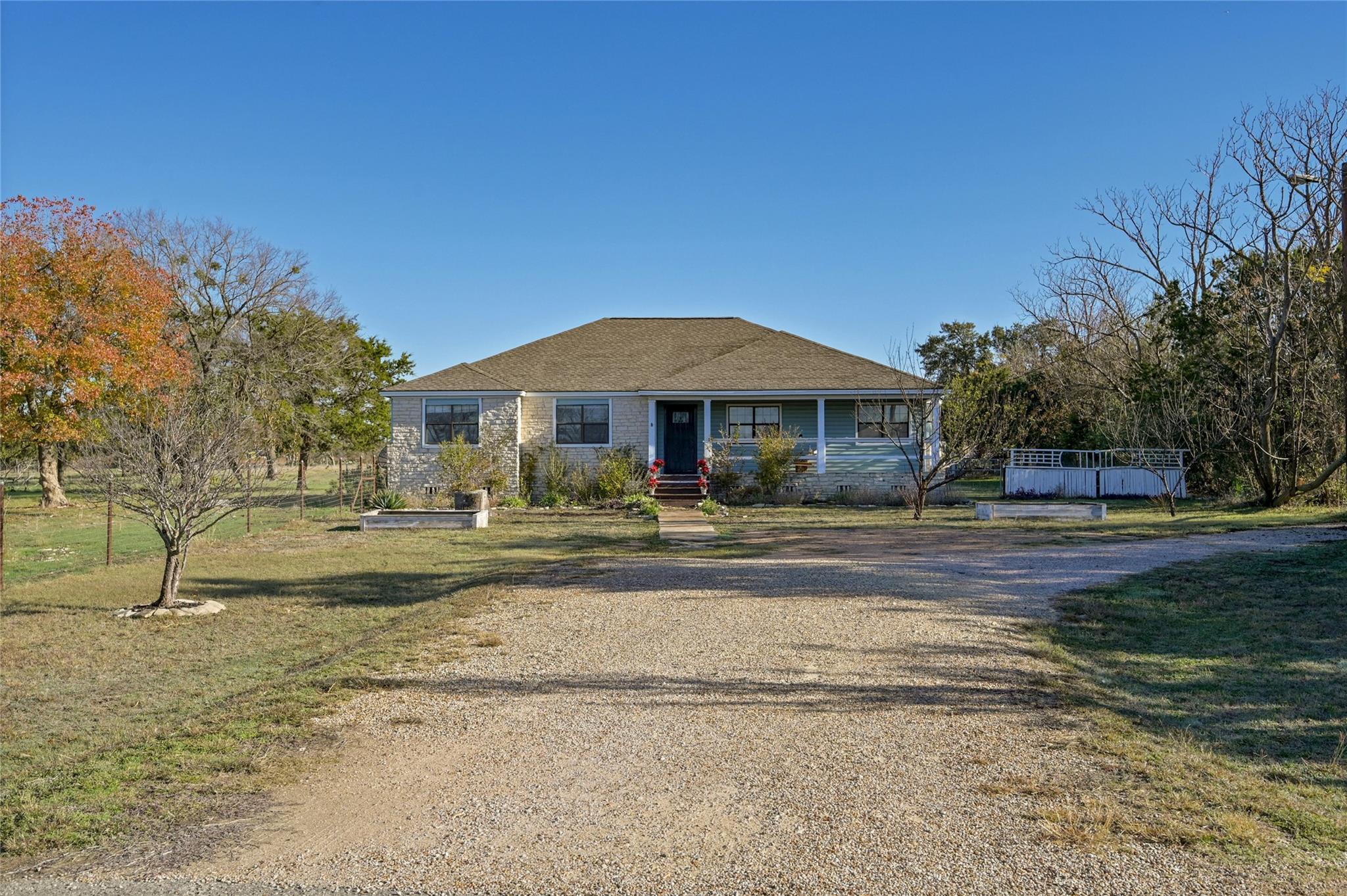 105 Deep Lake Cir Property Photo 3