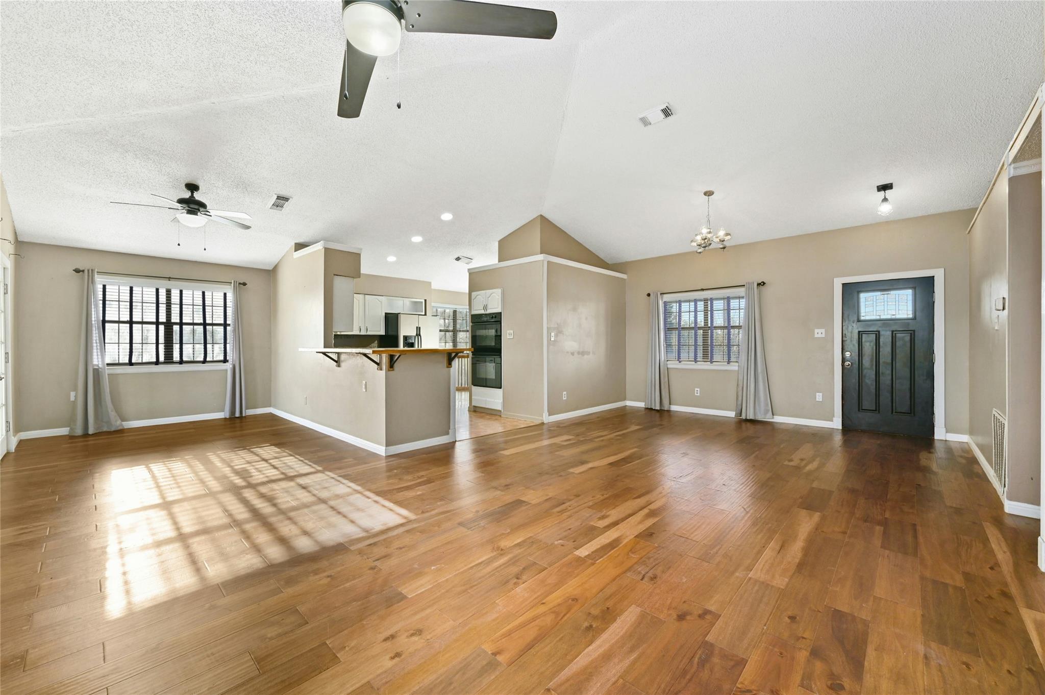 105 Deep Lake Cir Property Photo 4