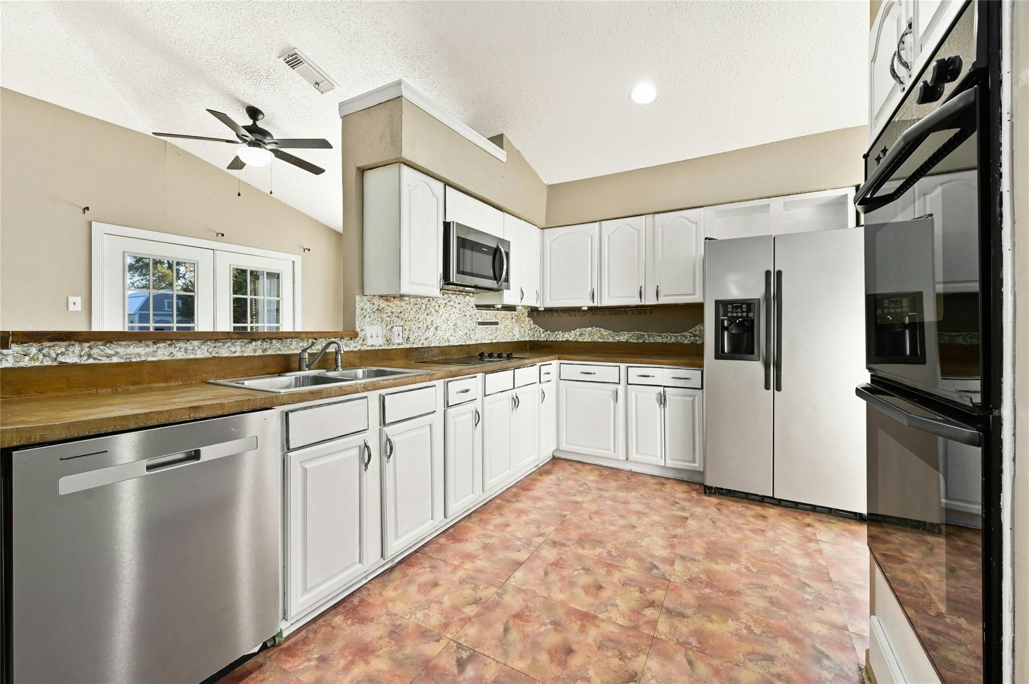 105 Deep Lake Cir Property Photo 7