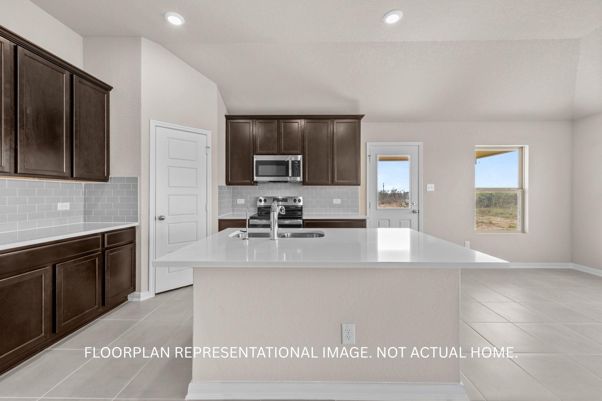 221 Tessaria Dr Property Photo 8