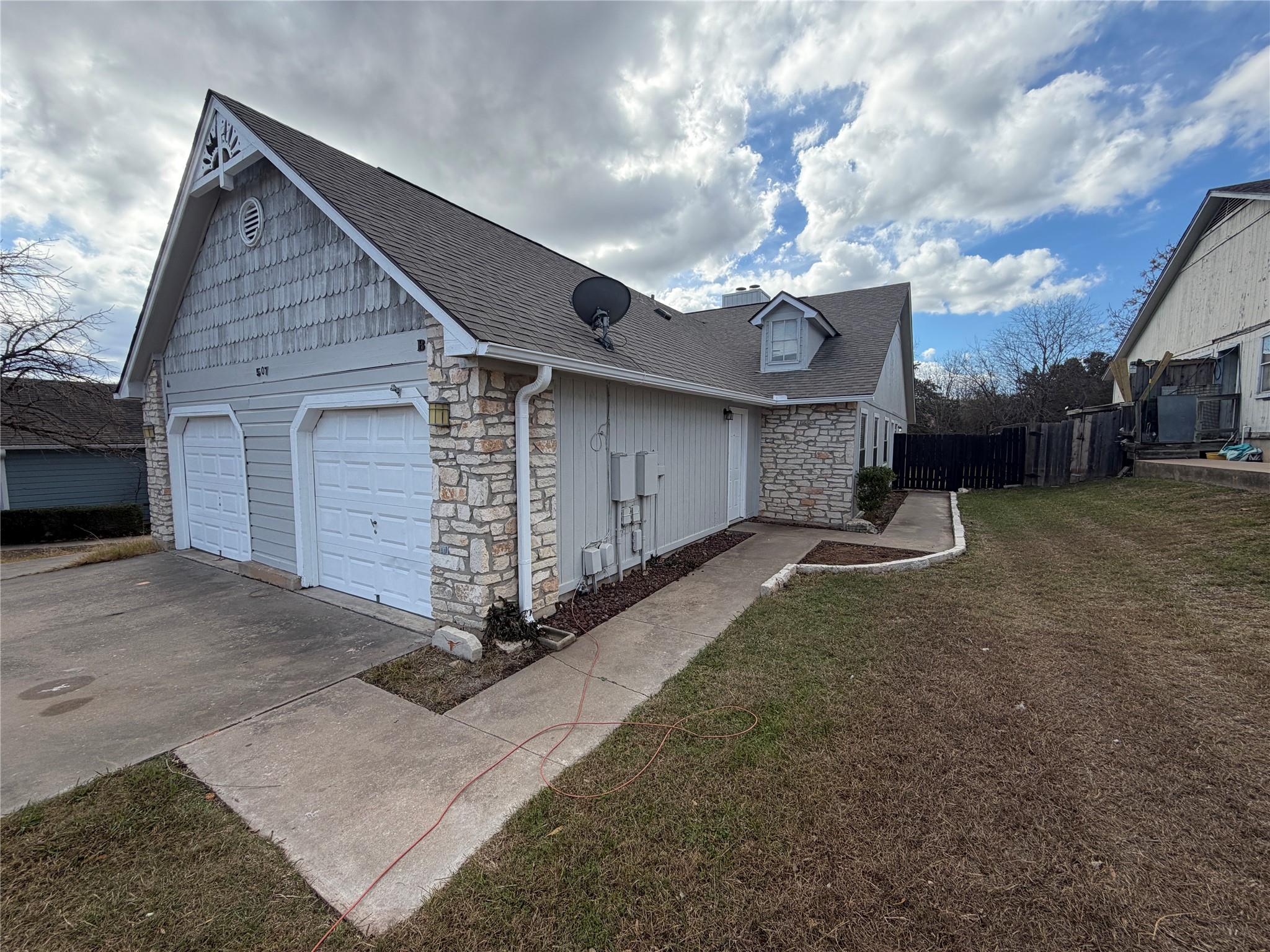 507 Cutty Trl #b Property Photo 1