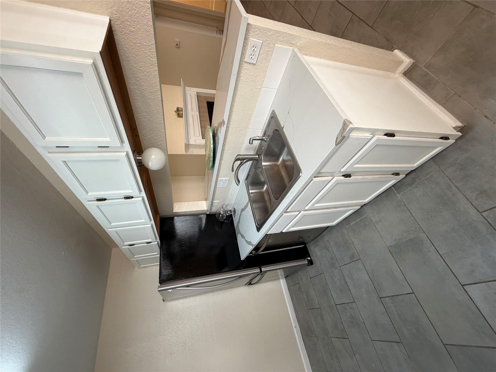 507 Cutty Trl #b Property Photo 4