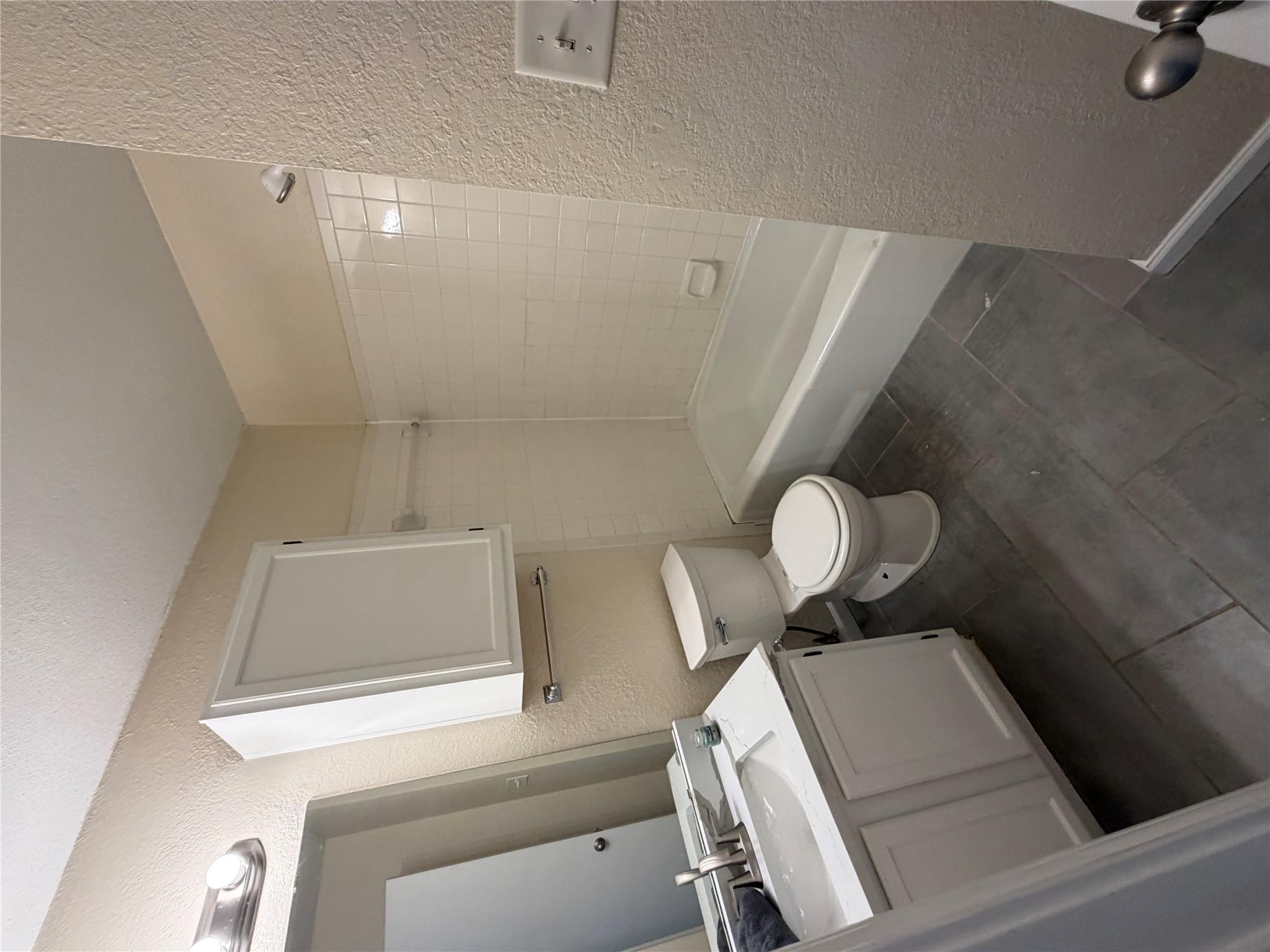 507 Cutty Trl #b Property Photo 5