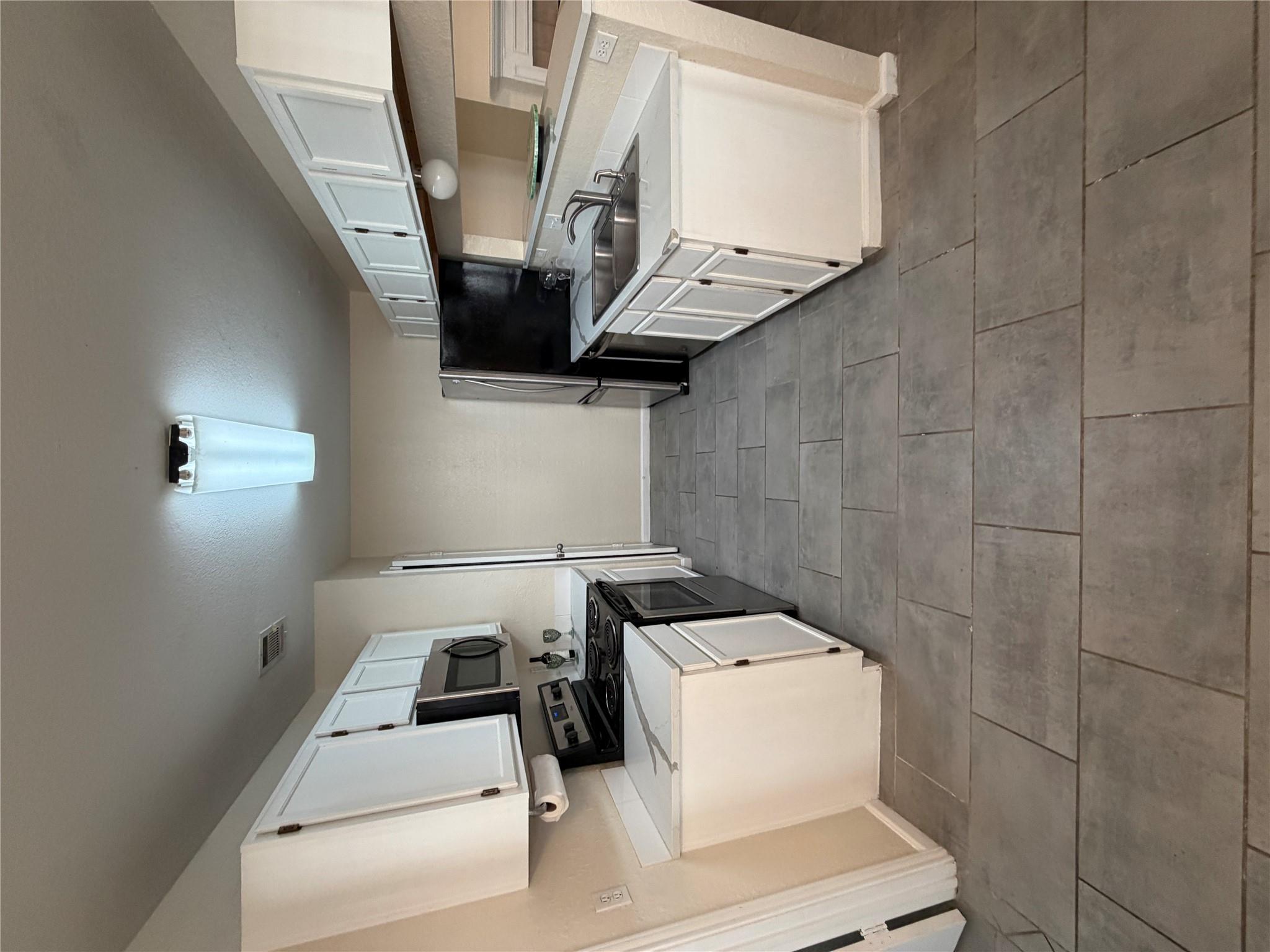 507 Cutty Trl #b Property Photo 7