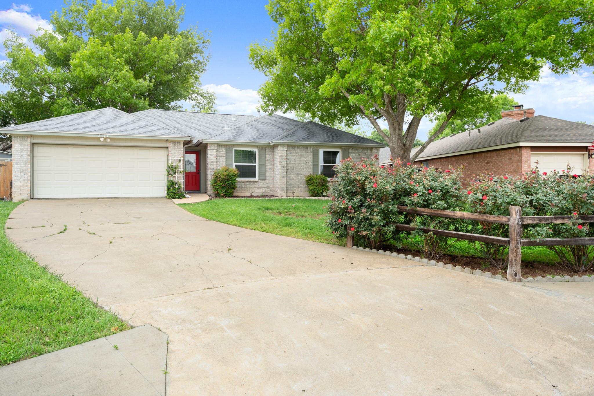 2113 Rosemary Ln Property Photo 1