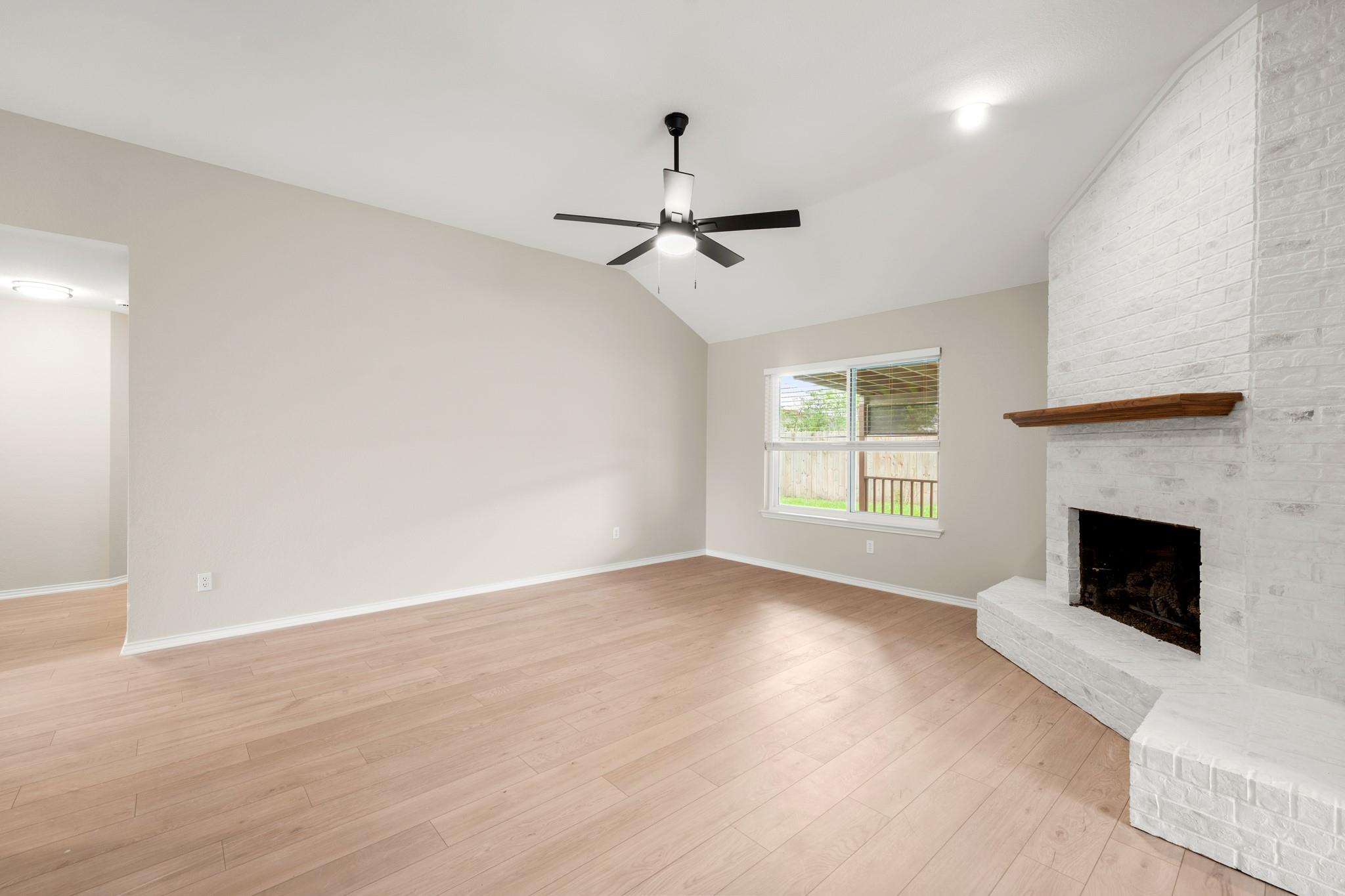2113 Rosemary Ln Property Photo 5