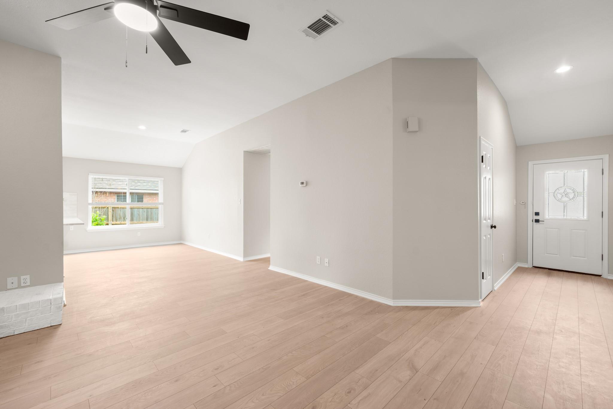 2113 Rosemary Ln Property Photo 6