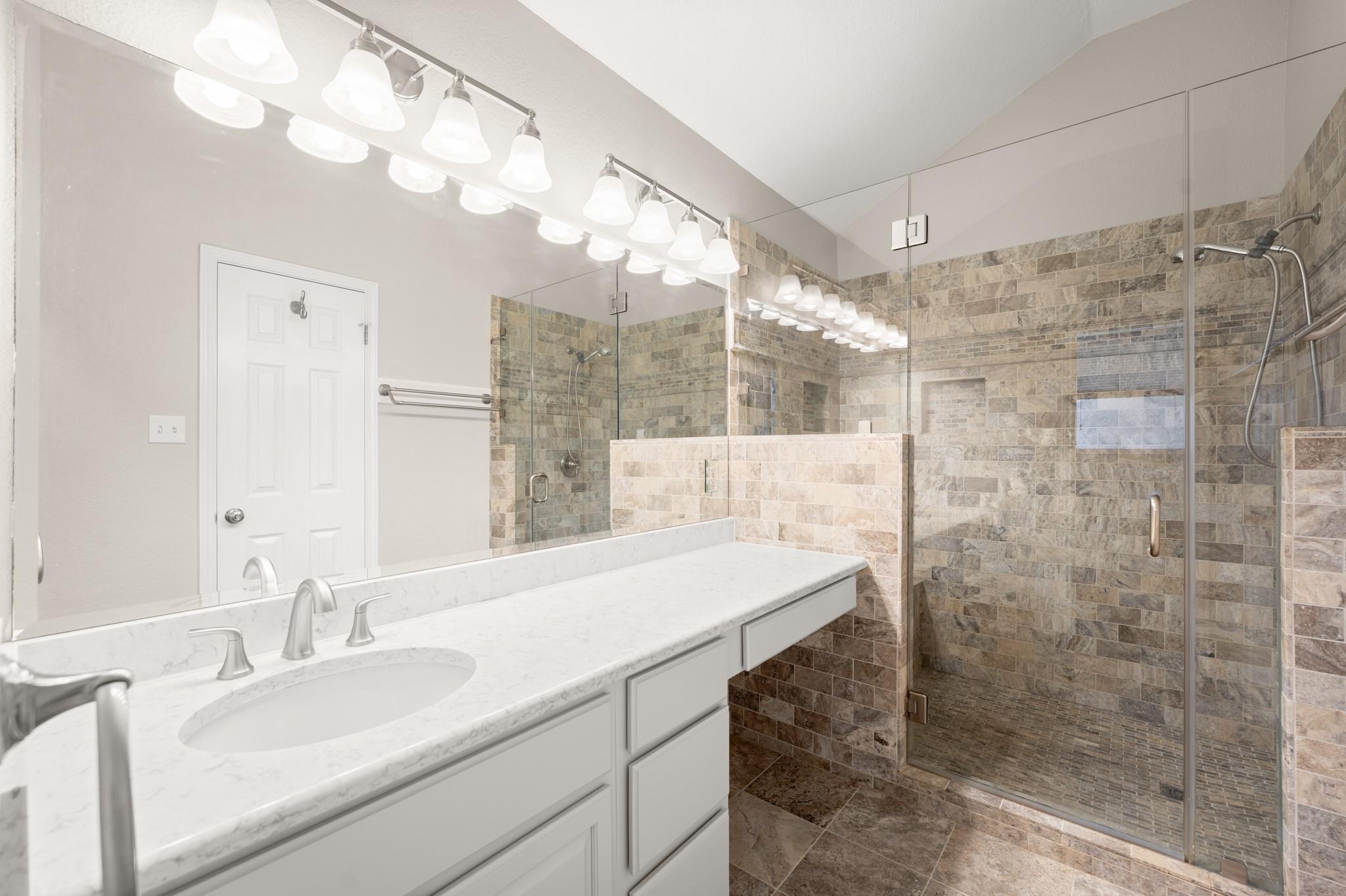 2113 Rosemary Ln Property Photo 16