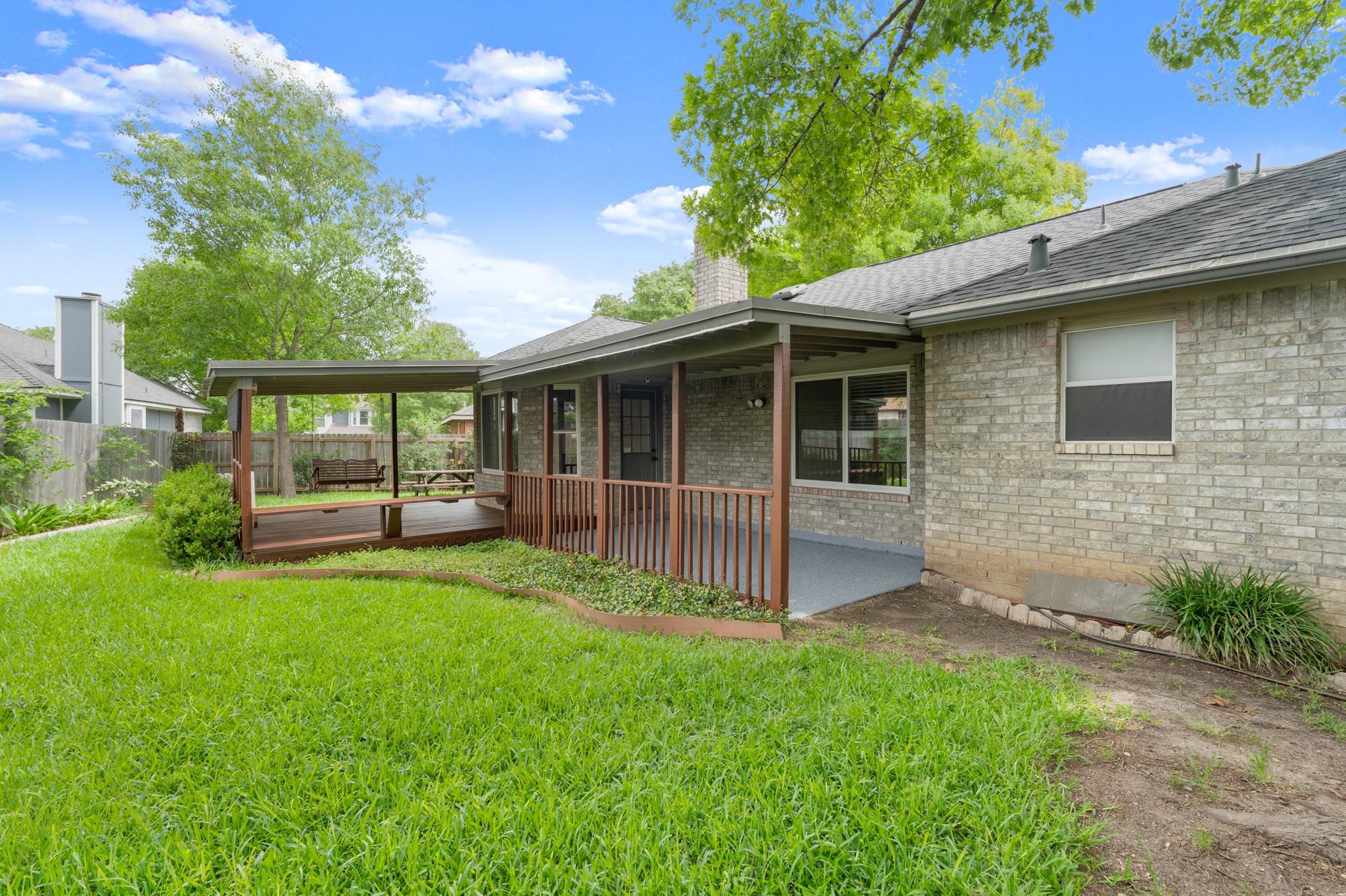 2113 Rosemary Ln Property Photo 23