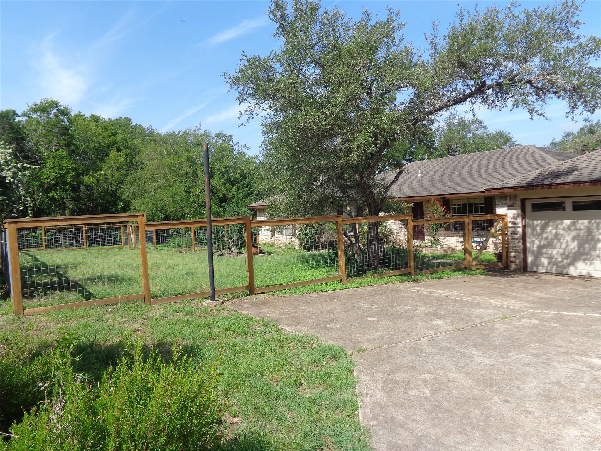 2806 Wren Rd