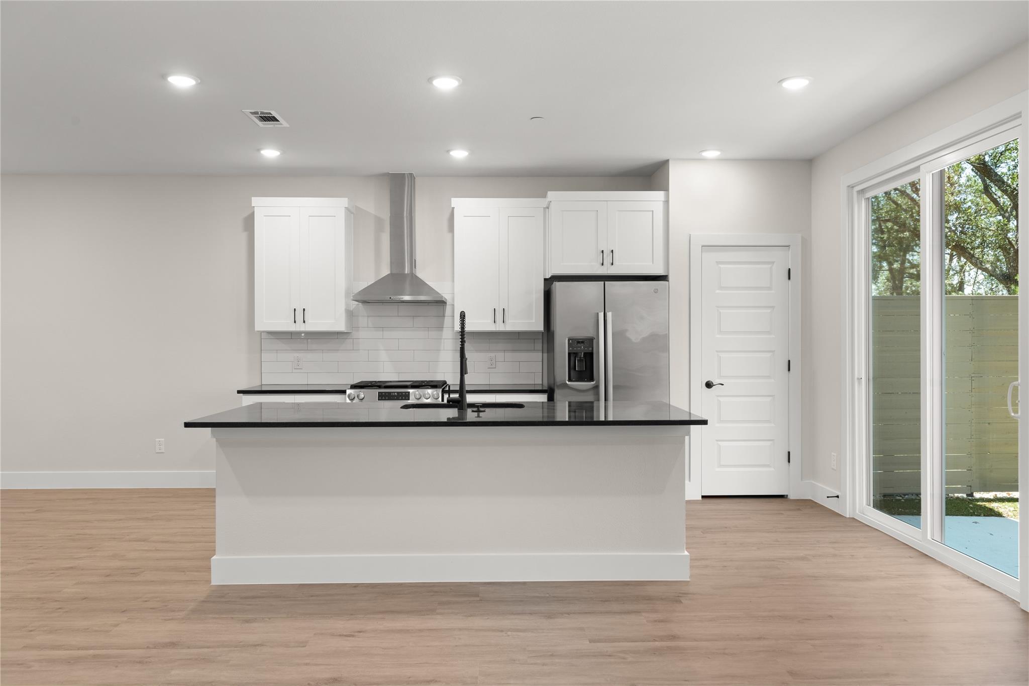 5512 Mobeetie Loop Property Photo 4