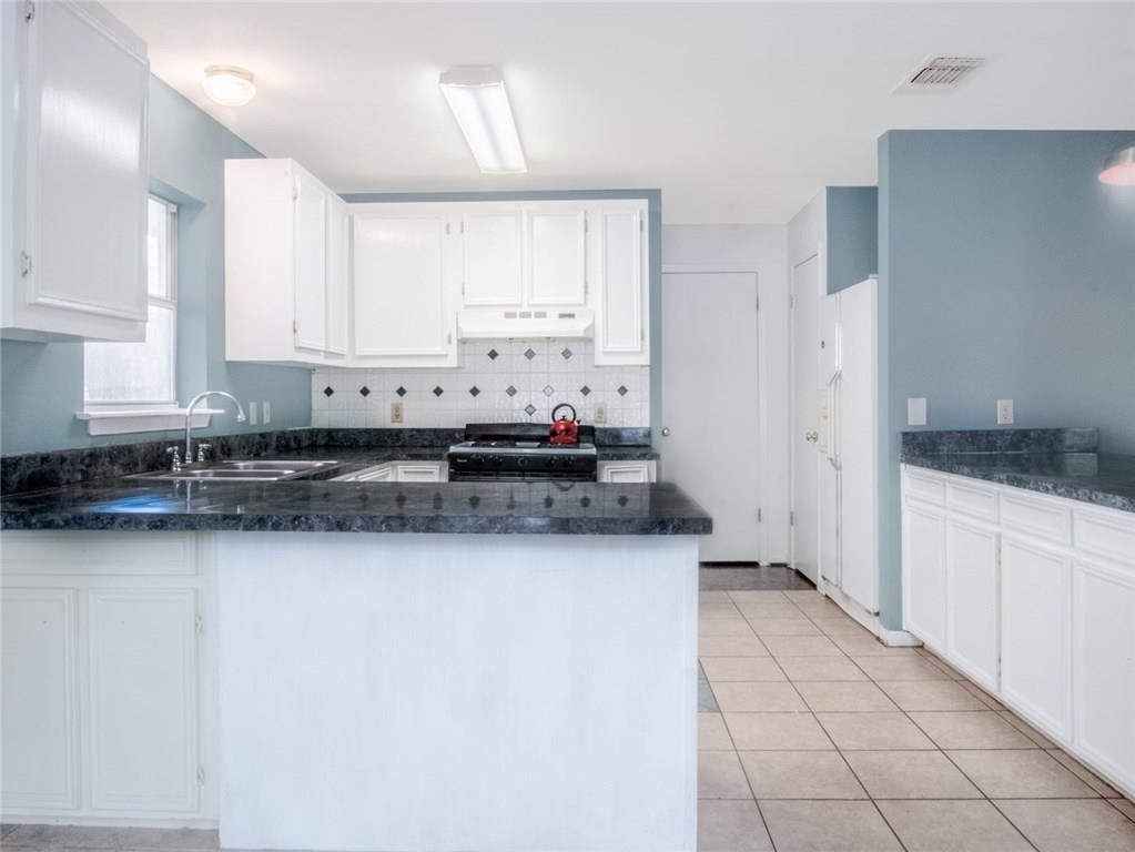 1107 Delano St Property Photo 2