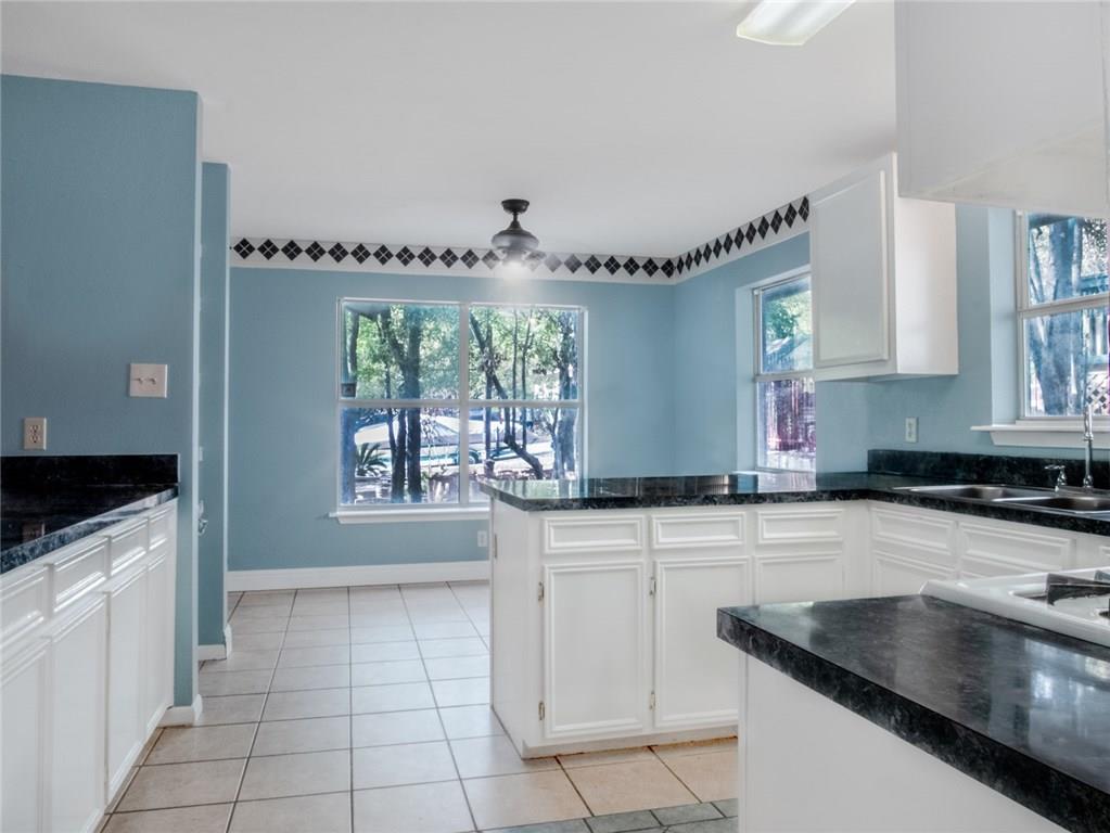 1107 Delano St Property Photo 3