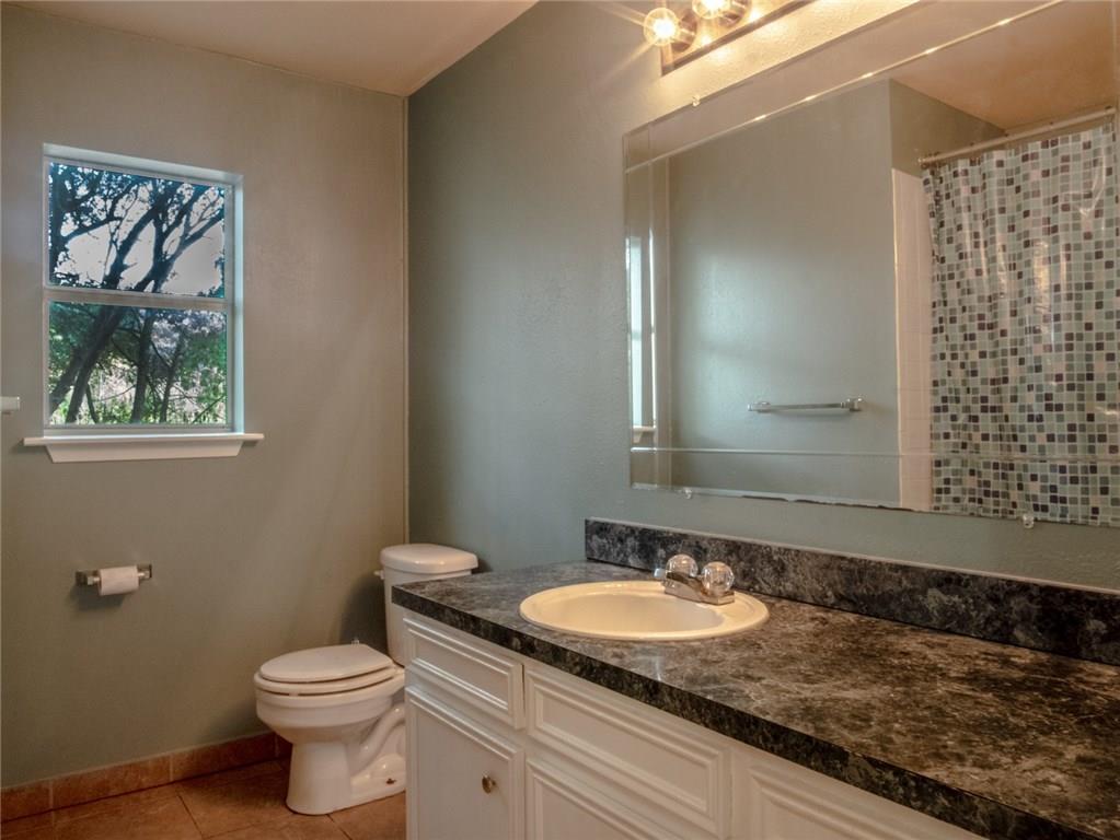 1107 Delano St Property Photo 8