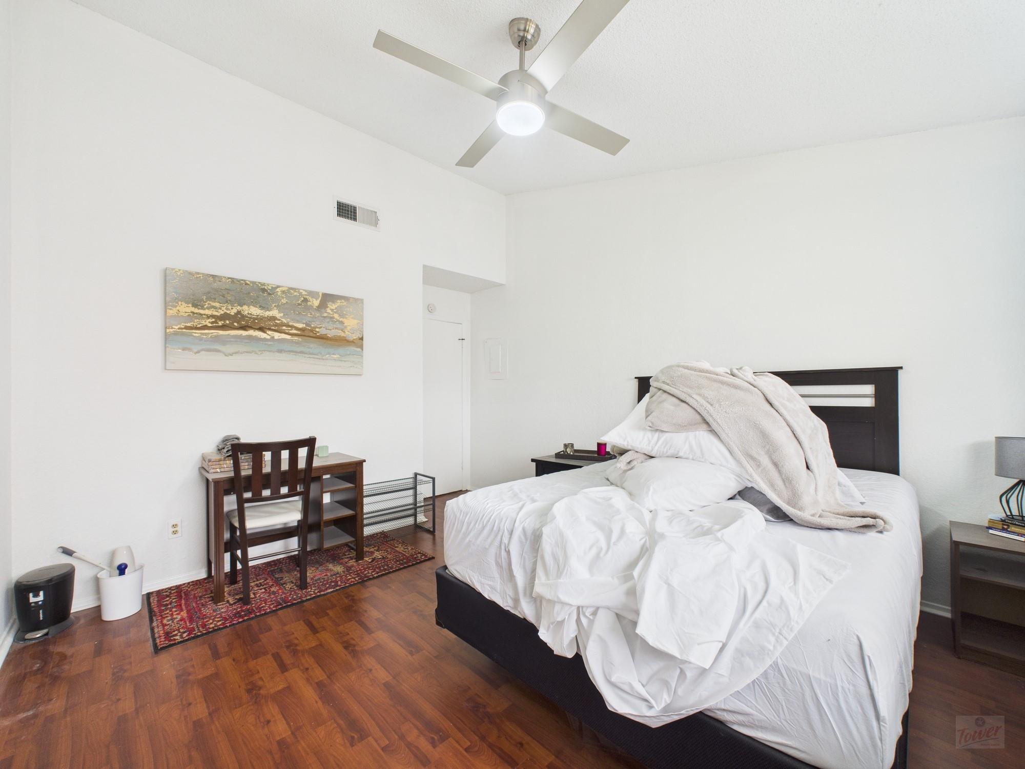 806 W 24th St #300 Property Photo 10