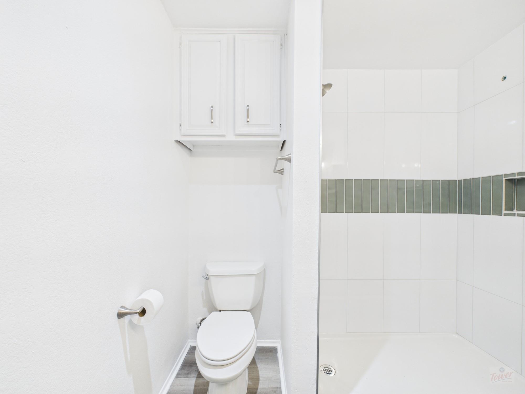 806 W 24th St #300 Property Photo 12