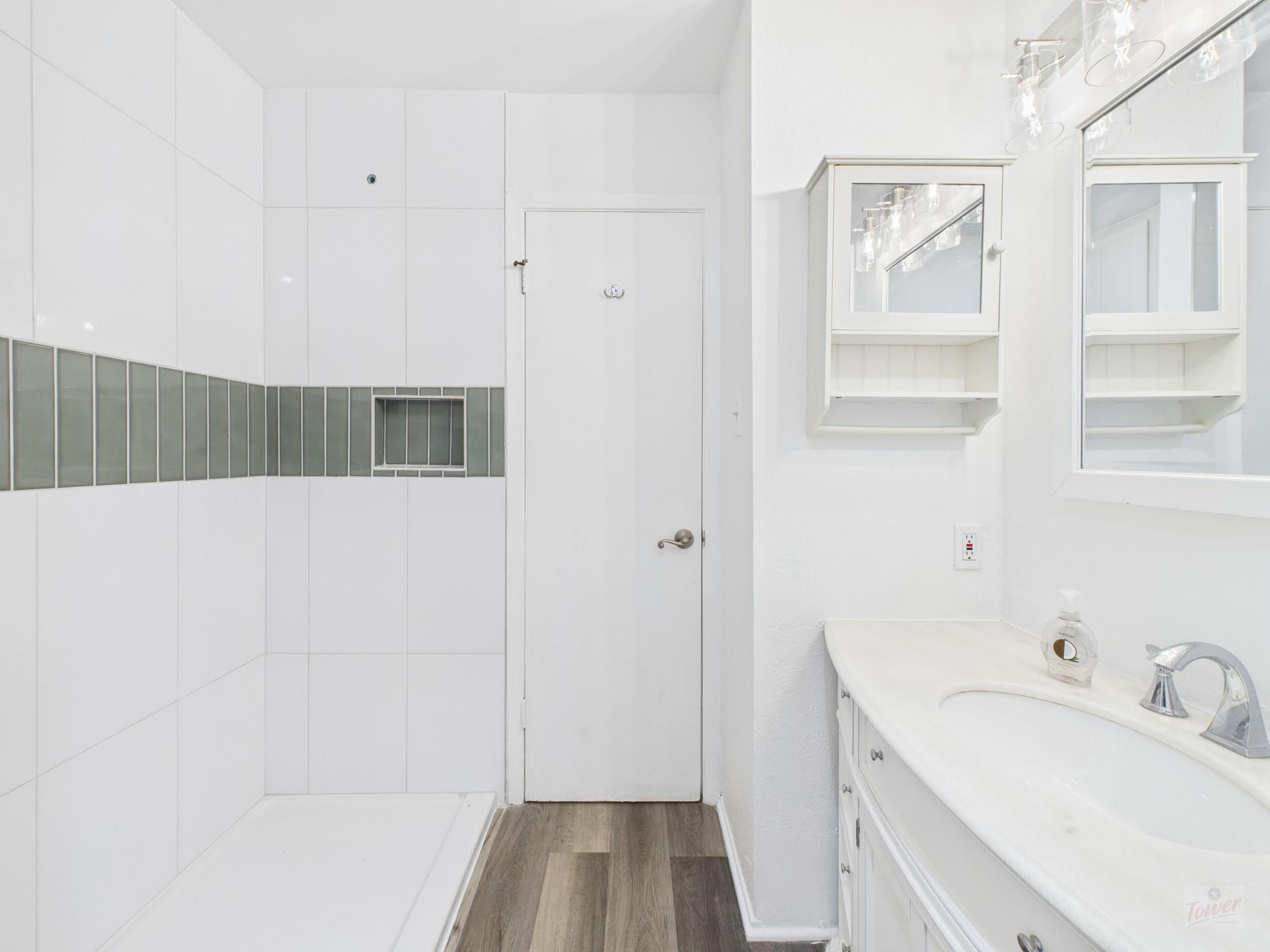 806 W 24th St #300 Property Photo 16
