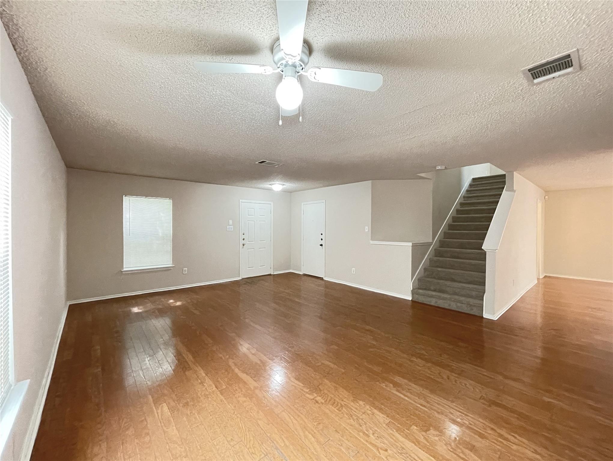 3079 Hill St Property Photo 5