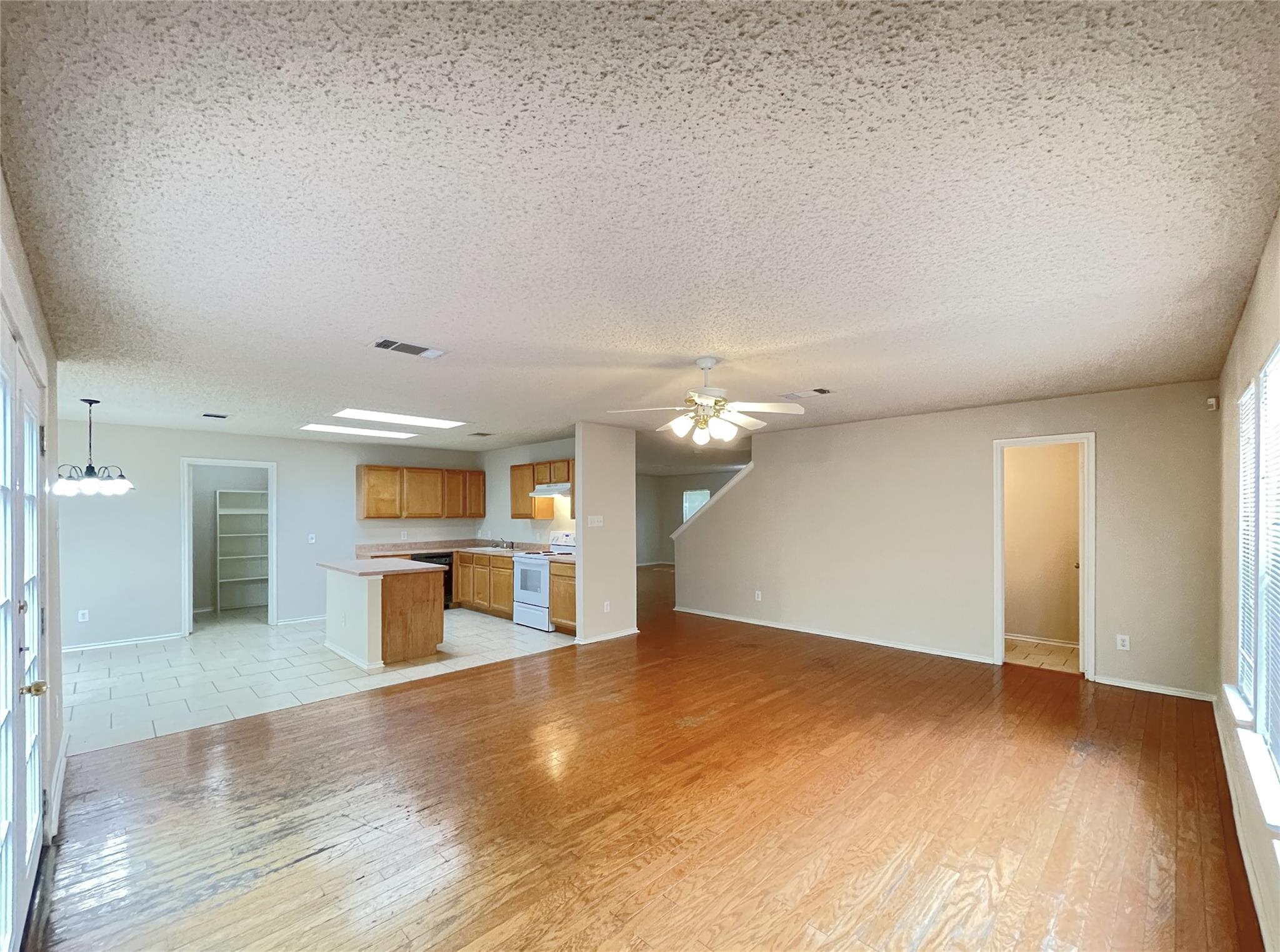3079 Hill St Property Photo 7