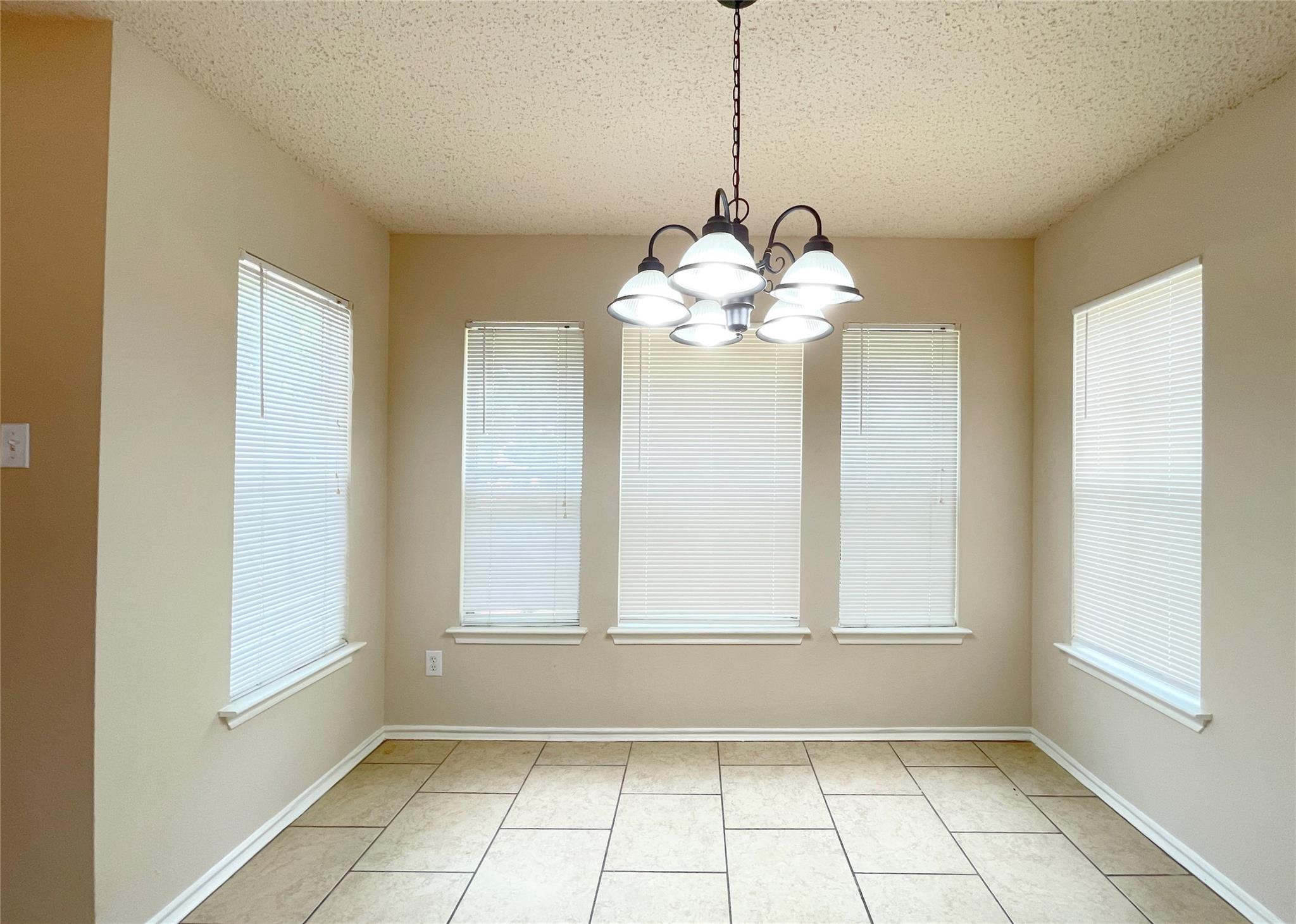 3079 Hill St Property Photo 8