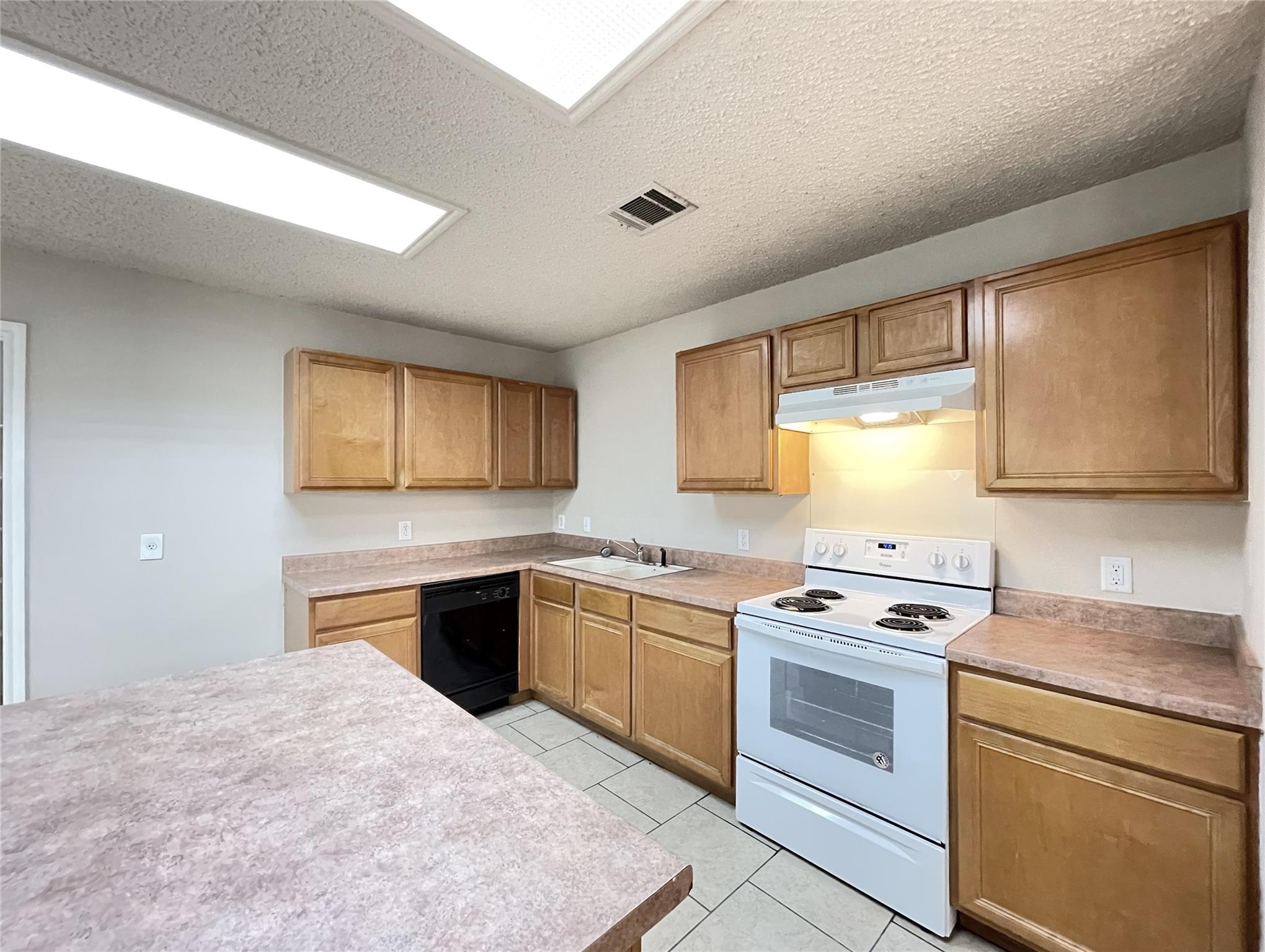 3079 Hill St Property Photo 10