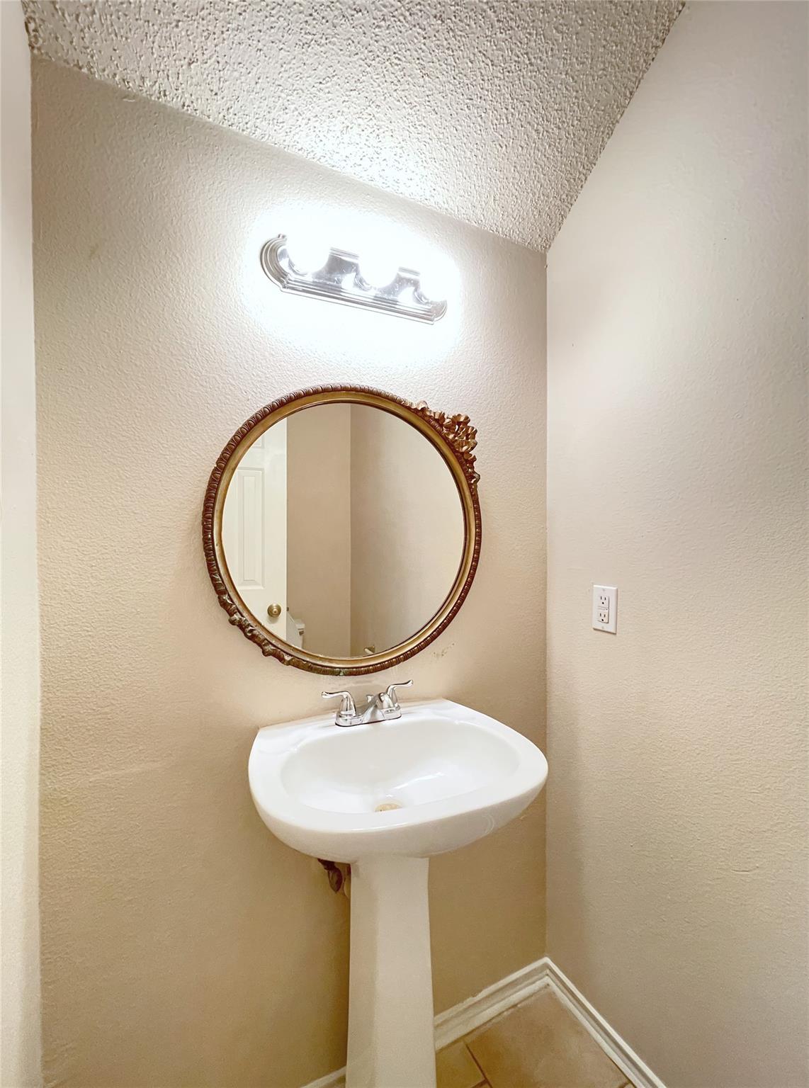 3079 Hill St Property Photo 12