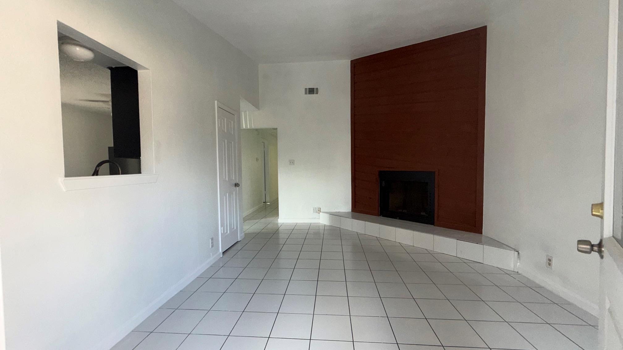 1303 Bonnie Brae St #b Property Photo 3