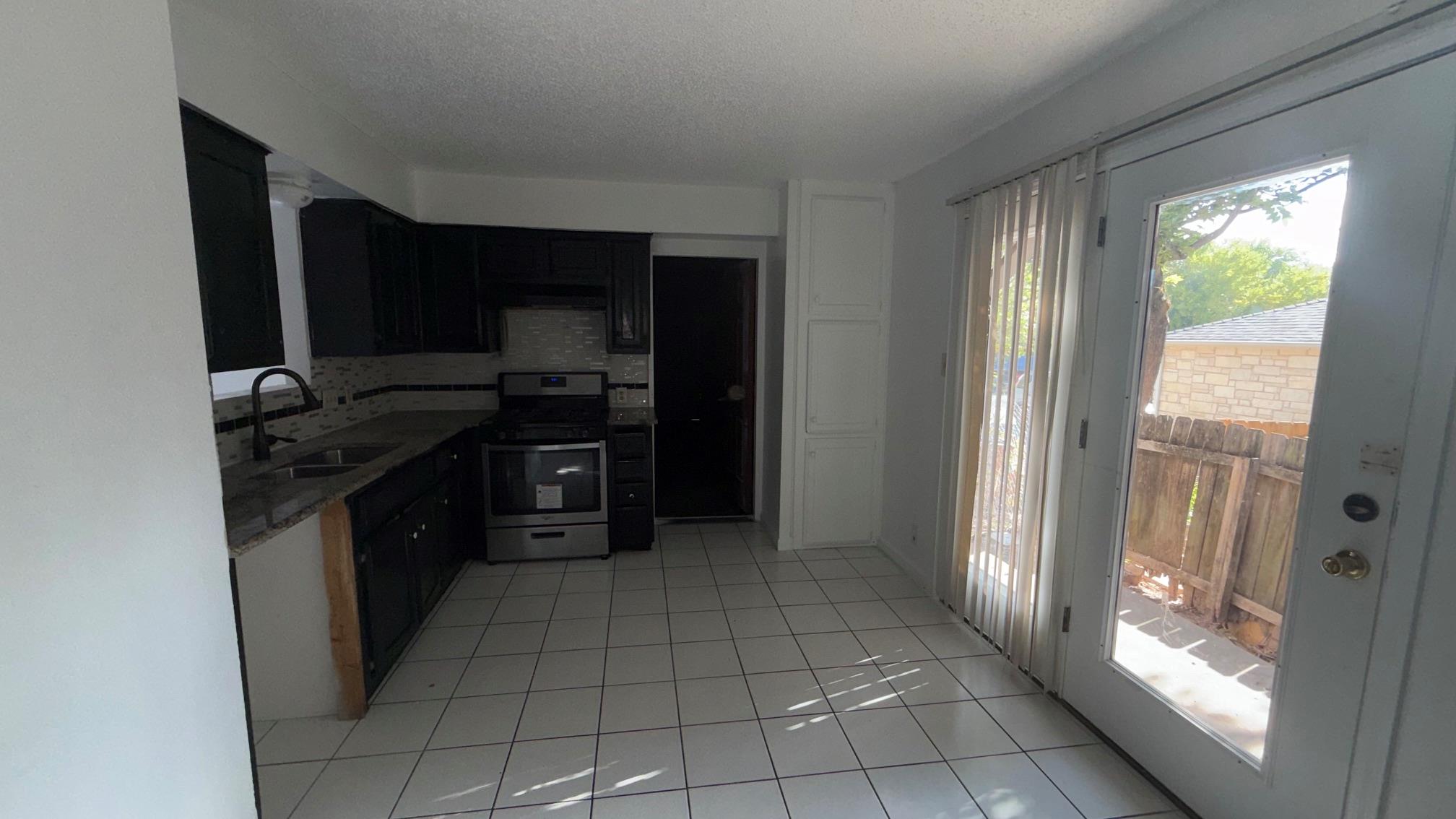 1303 Bonnie Brae St #b Property Photo 4