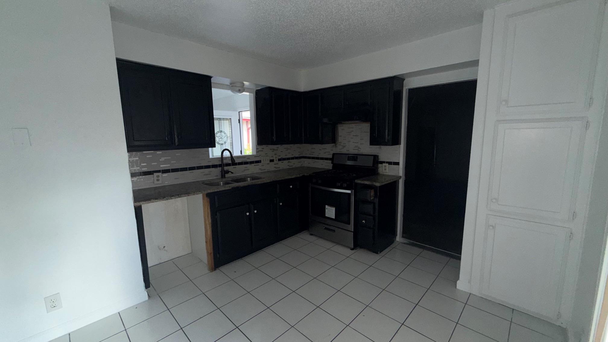 1303 Bonnie Brae St #b Property Photo 5